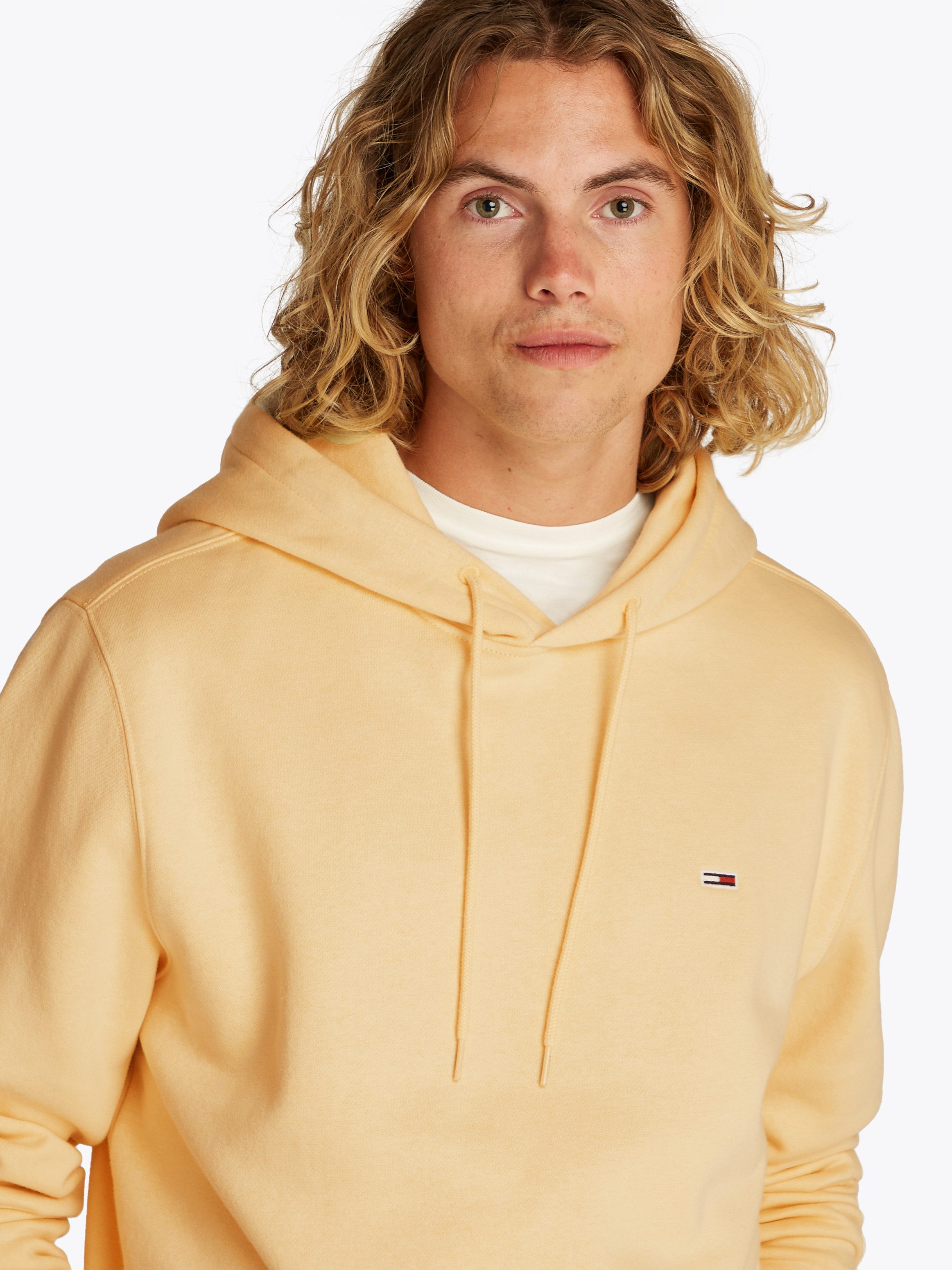 TOMMY JEANS Sweatshirt TJM REG S FLAG HOODIE met geborduurd merklogo op borsthoogte