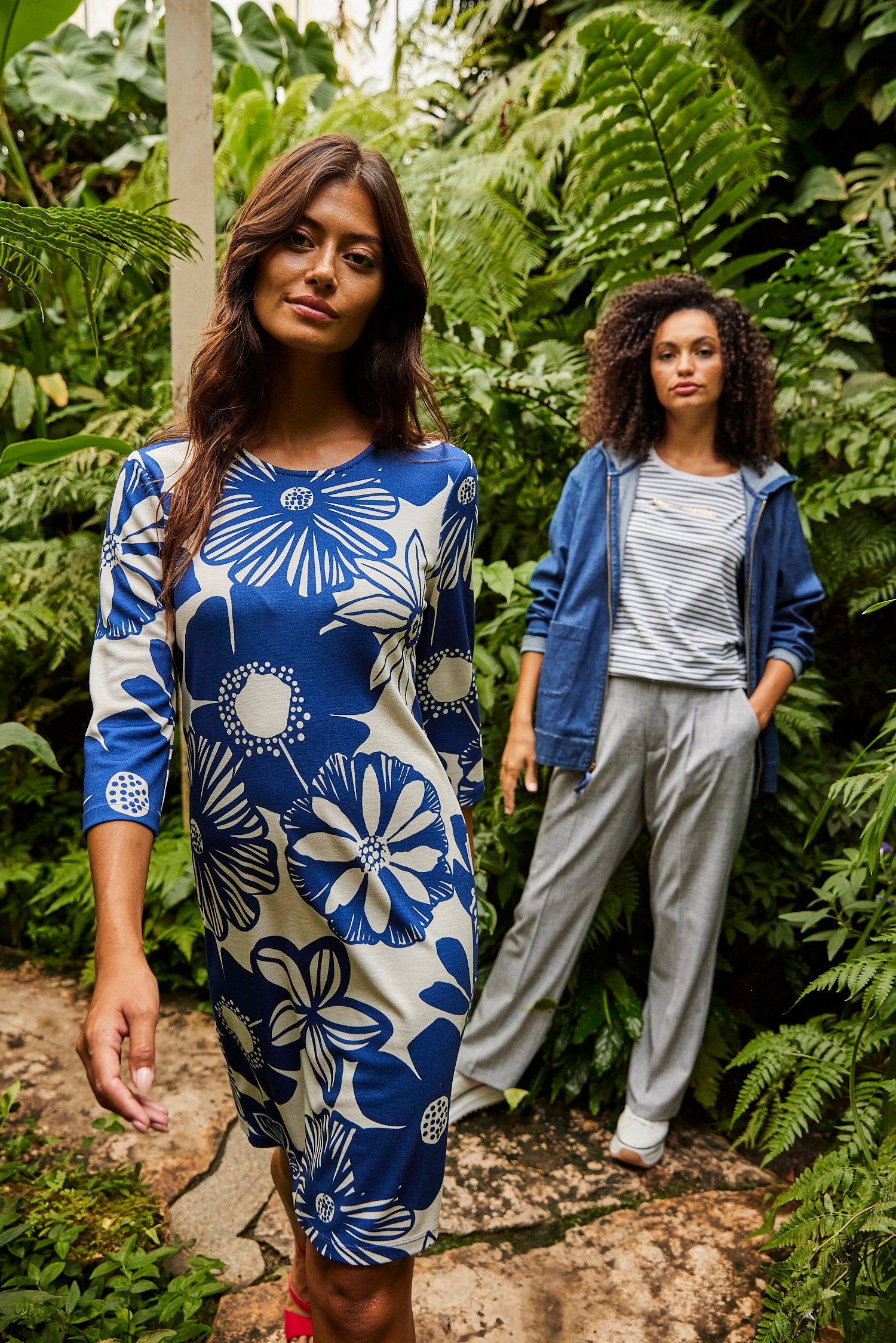 Aniston SELECTED Jerseyjurk met grote bloemenprint - elk stuk is uniek