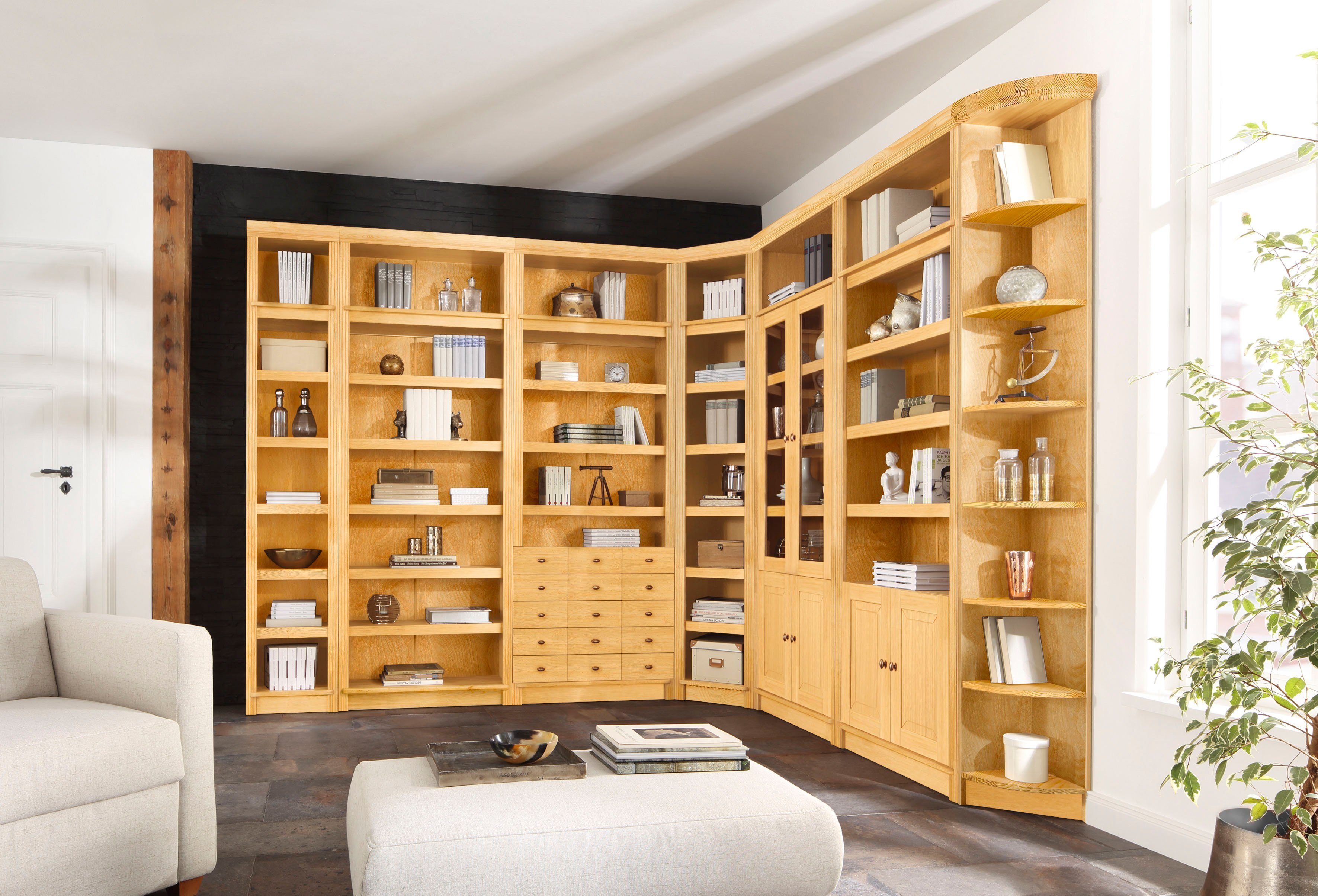 Home affaire Boekenkast Soeren van massief grenen, hoogte 220 cm, met 2 houten deuren, veel bergruimte