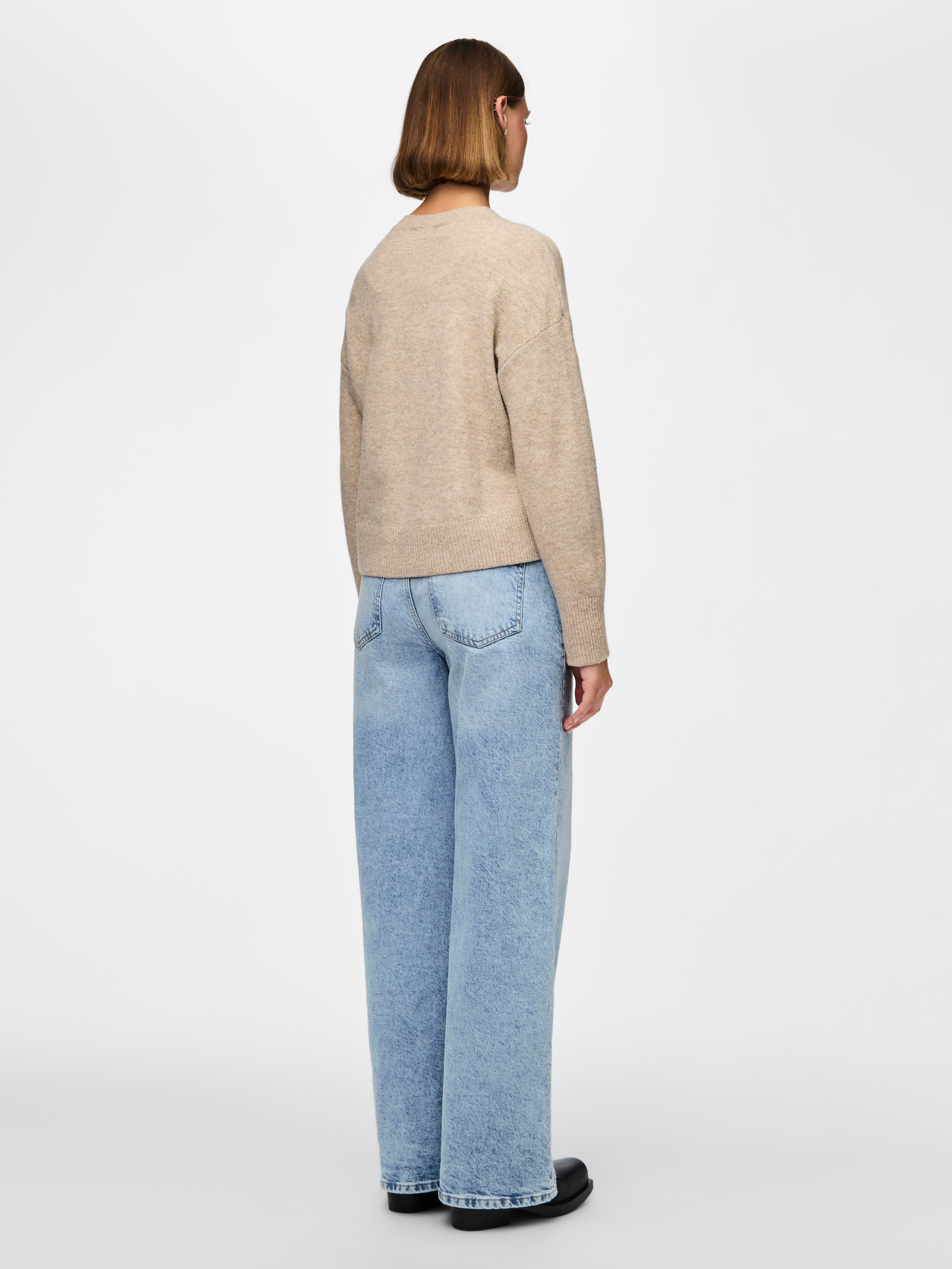 pieces Gebreide trui PCMALOU LS O-NECK CUTLINE KNIT NOOS BC