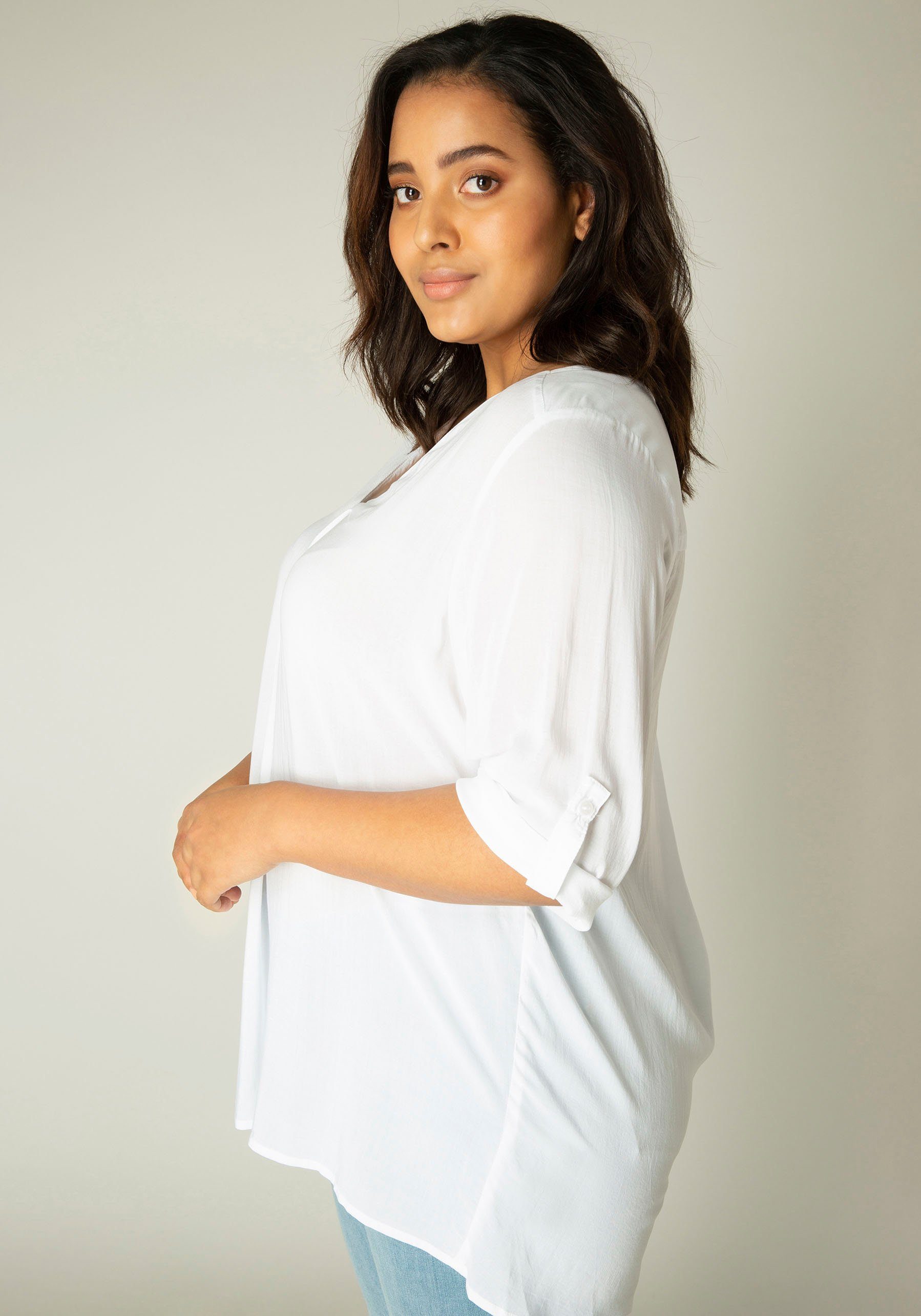 Base Level Curvy Klassieke blouse met v-hals
