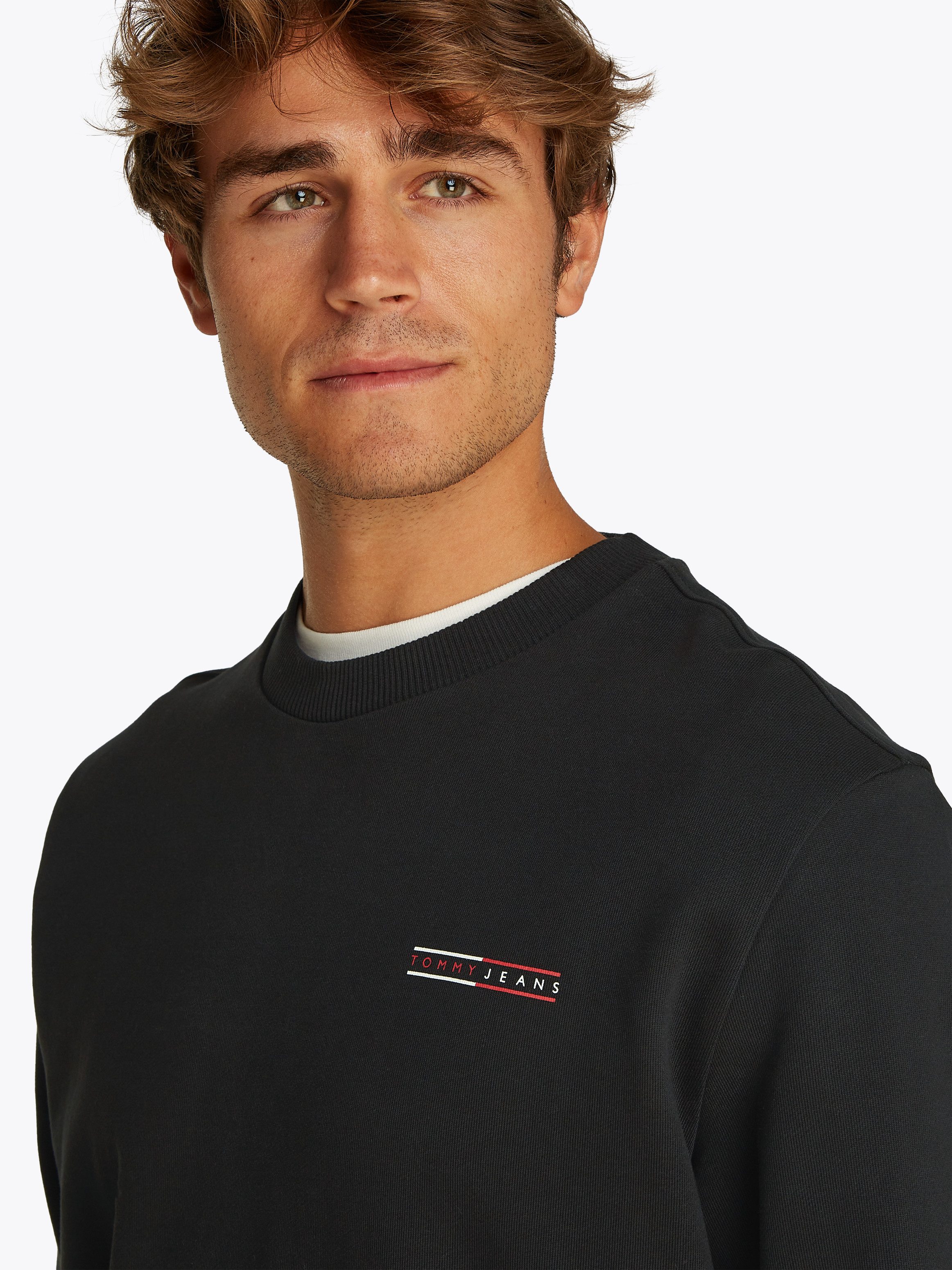 TOMMY JEANS Sweatshirt TJM REG ENTRY GRAPHIC CREW EXT licht overlappende schouders kleine print op de borst