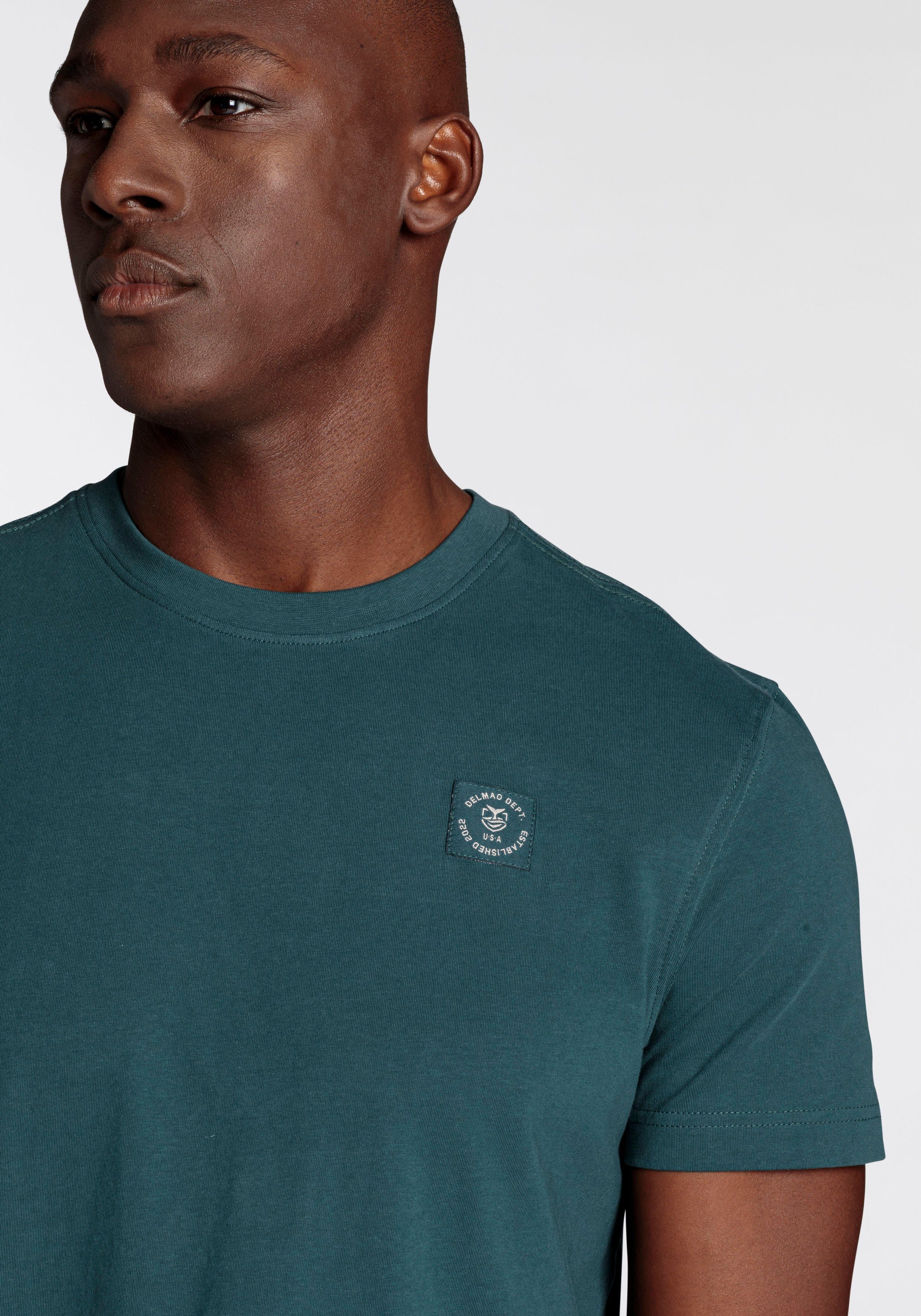 DELMAO Shirt met ronde hals Korte mouw, regular fit, basic, van 100% katoen