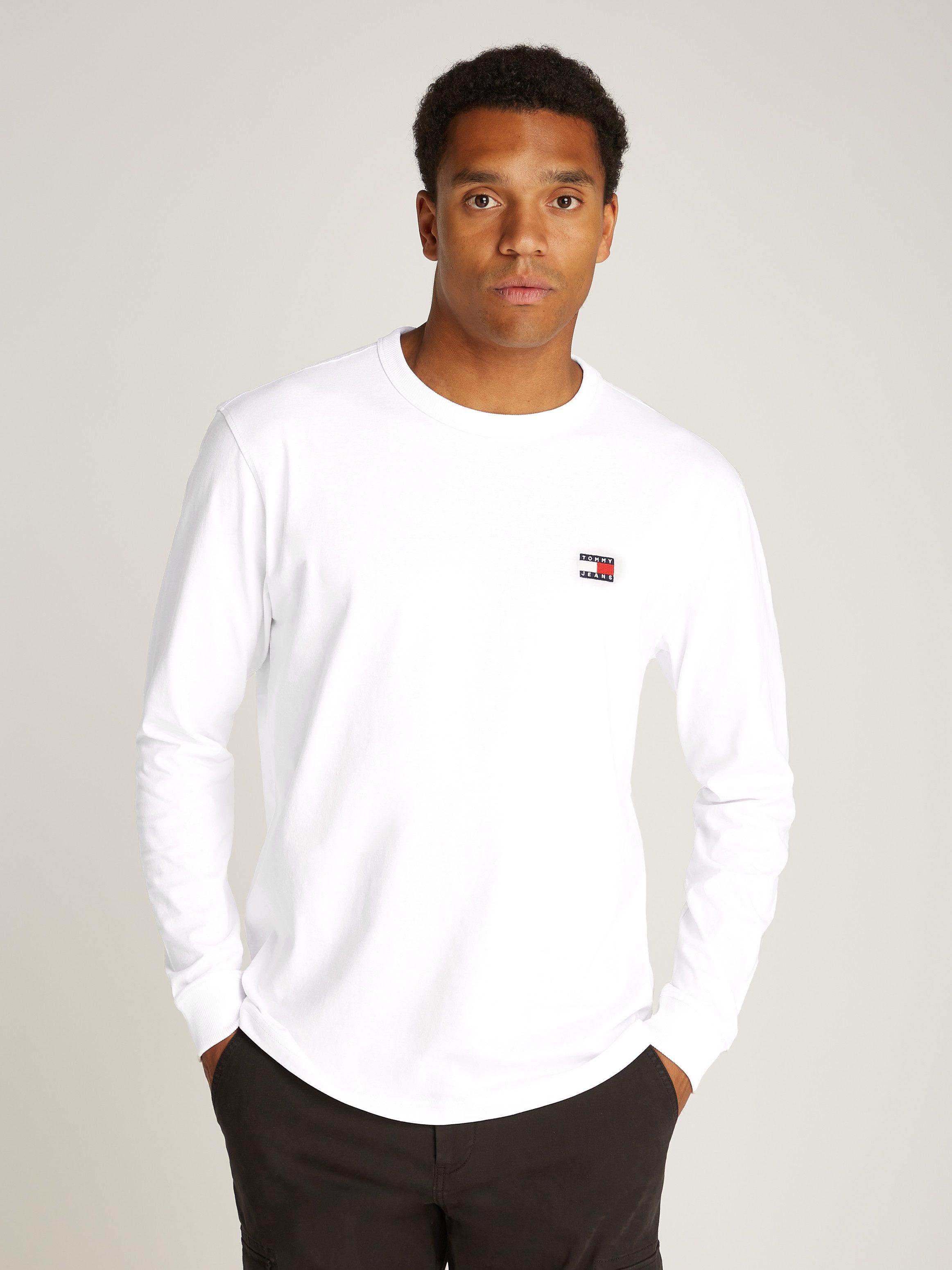TOMMY JEANS Shirt met lange mouwen TJM REG BADGE LS TEE met borduursel