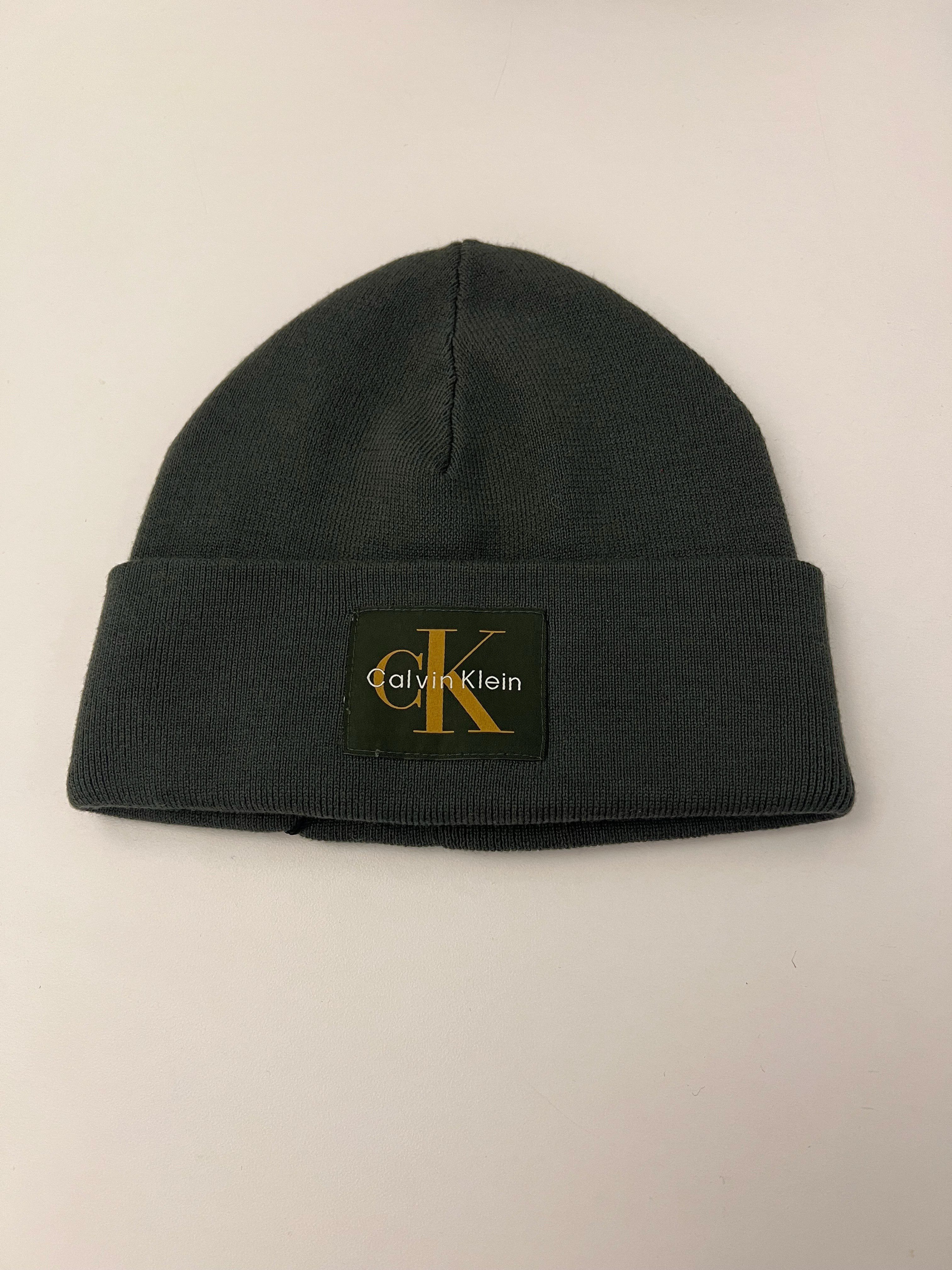 Calvin Klein Gebreide muts MONO LOGO PATCH BEANIE