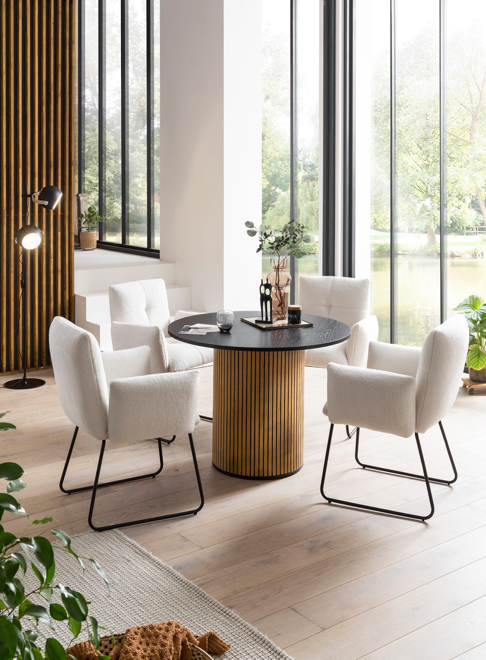 SalesFever Eettafel met geribbelde voet van eikenfineer