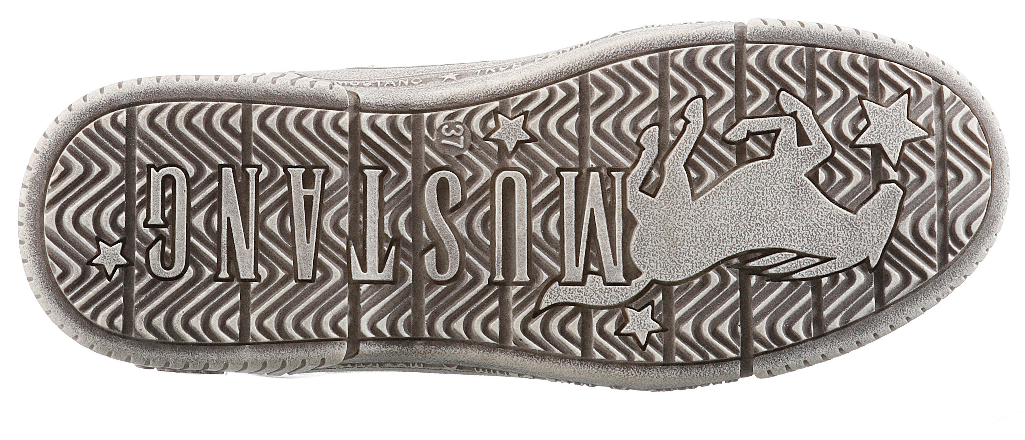 Mustang Shoes Winterlaarzen met nagels en kleurrijke afwerkingen