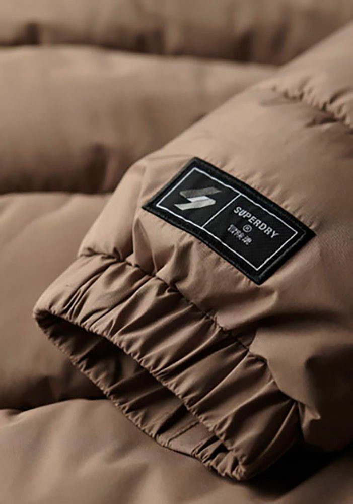 Superdry Gewatteerde jas HOODED SPORTS PUFFR JACKET met contrastkleurig borduursel