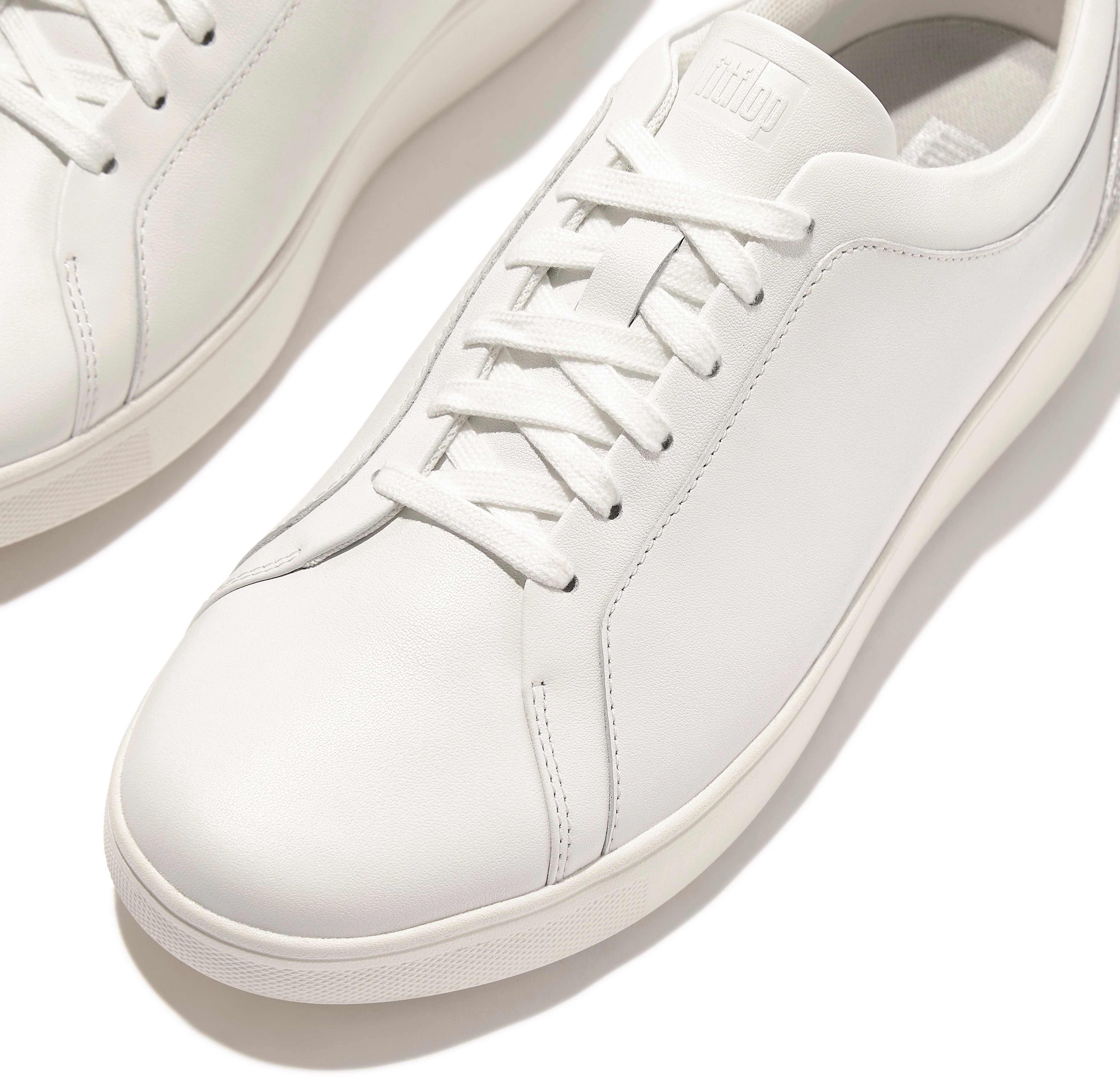 Fitflop Sneakers RALLY CRYSTAL Vrijetijdsschoen, veterschoen, lage schoen met metallic hielpatch