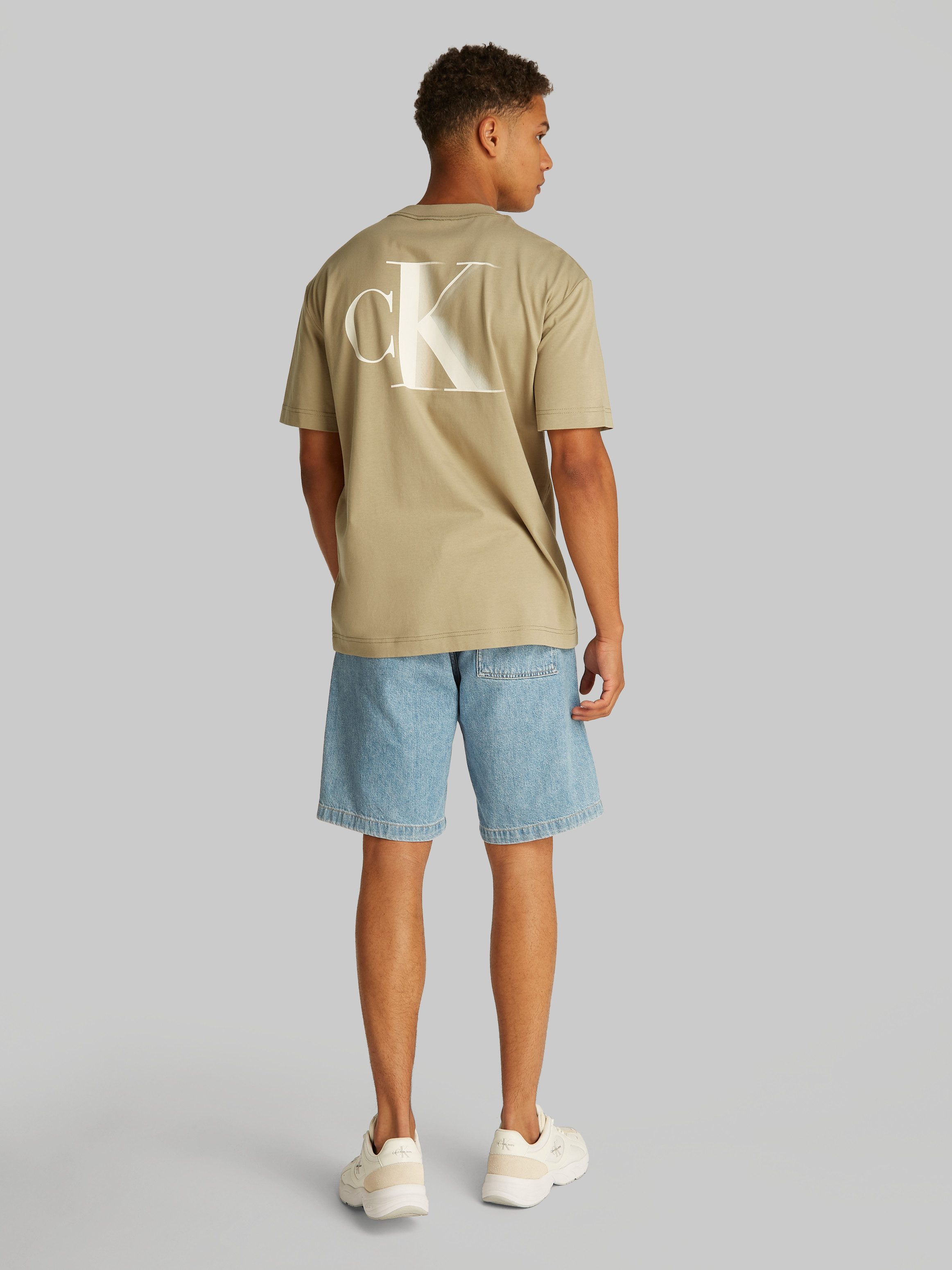 Calvin Klein T-shirt BOLD CK TEE met groot logo op de rug