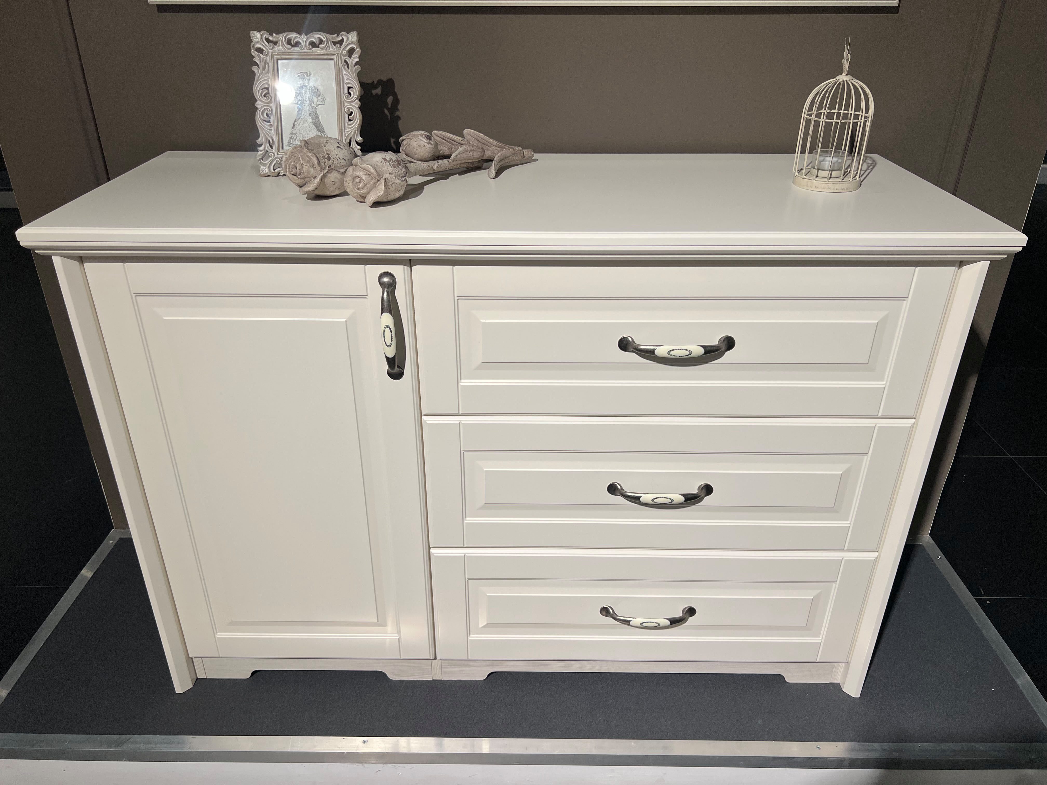 Home affaire Kast met laden en deuren Evergreen, Afmetingen: B/D/H 131/48/88cm, Soft-Close-functie in klassieke landhuisstijl, fsc-gecertificeerd, hoogwaardige uv-lak