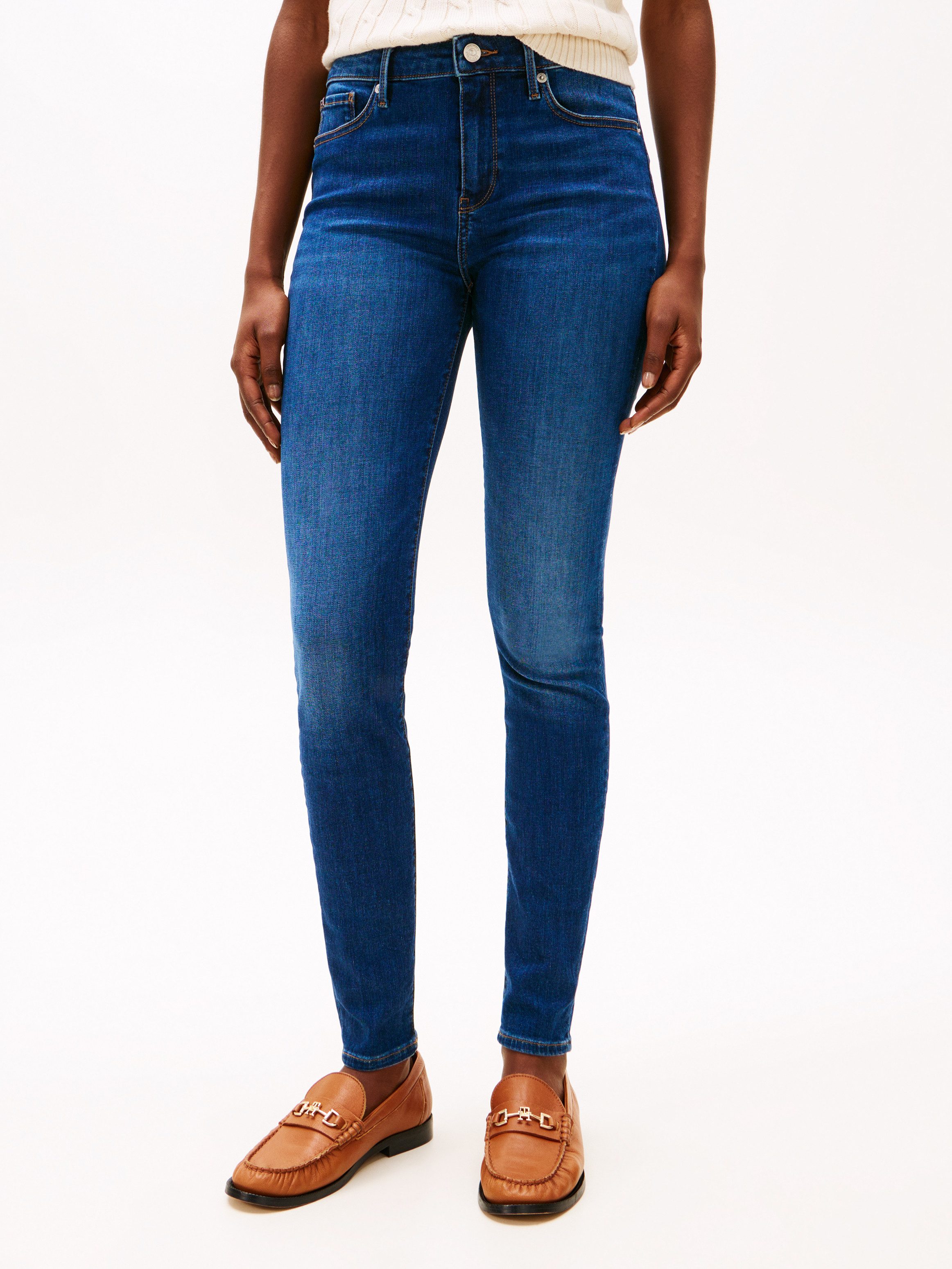 Tommy Hilfiger Skinny fit jeans COMO Skinny Regular Waist met logo-badge, in enkel-lengte