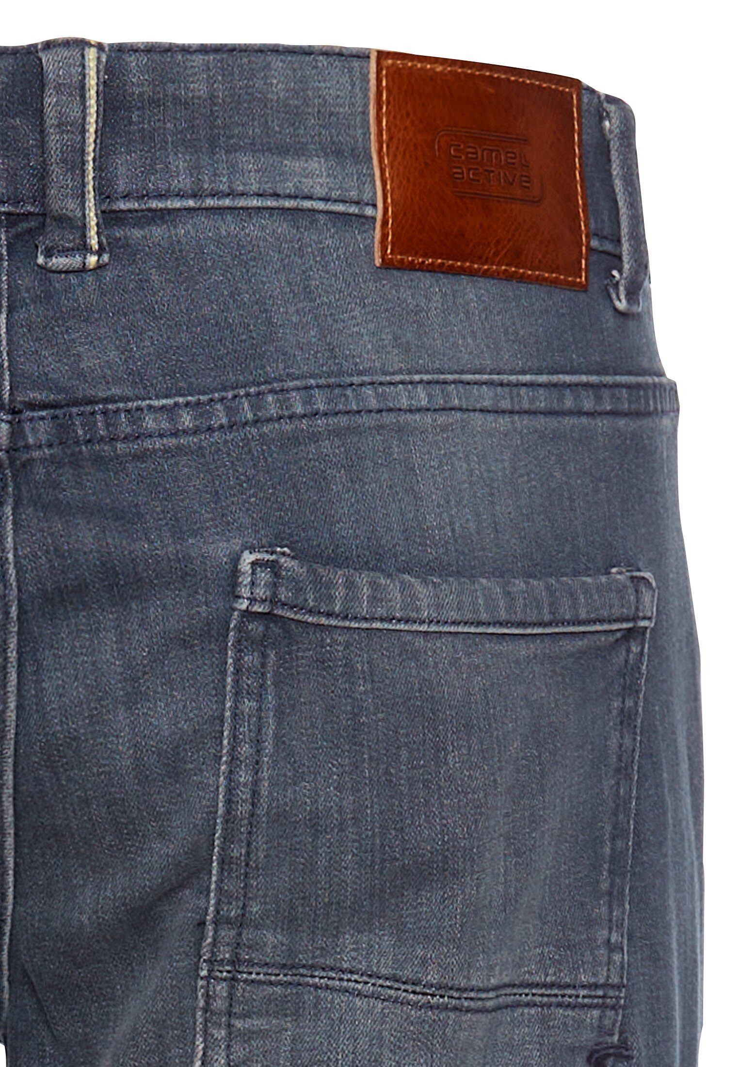 camel active Slim fit jeans met leren badge