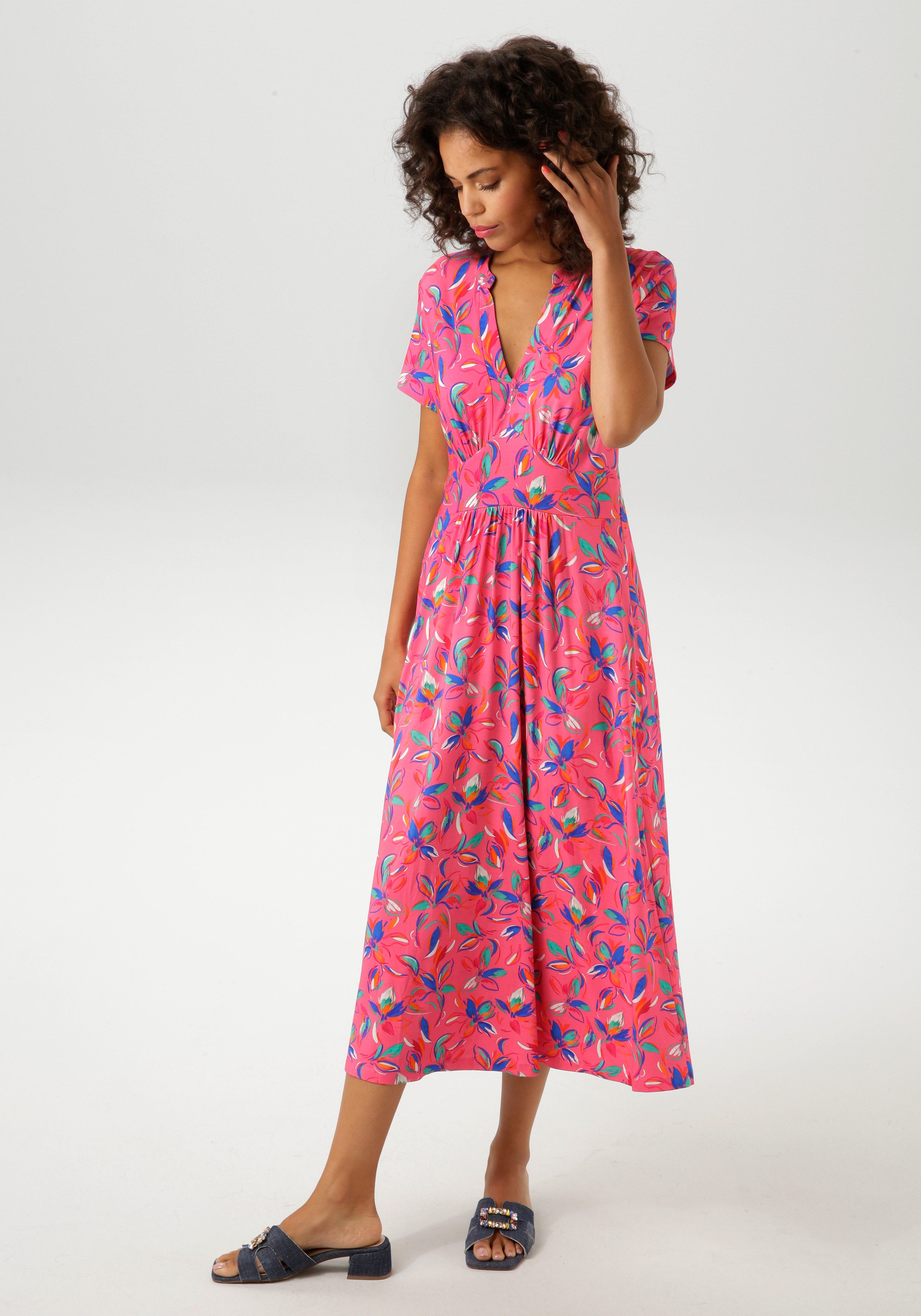 Aniston CASUAL Zomerjurk met kunstzinnige bloemen en bladeren bedrukt nieuwe collectie