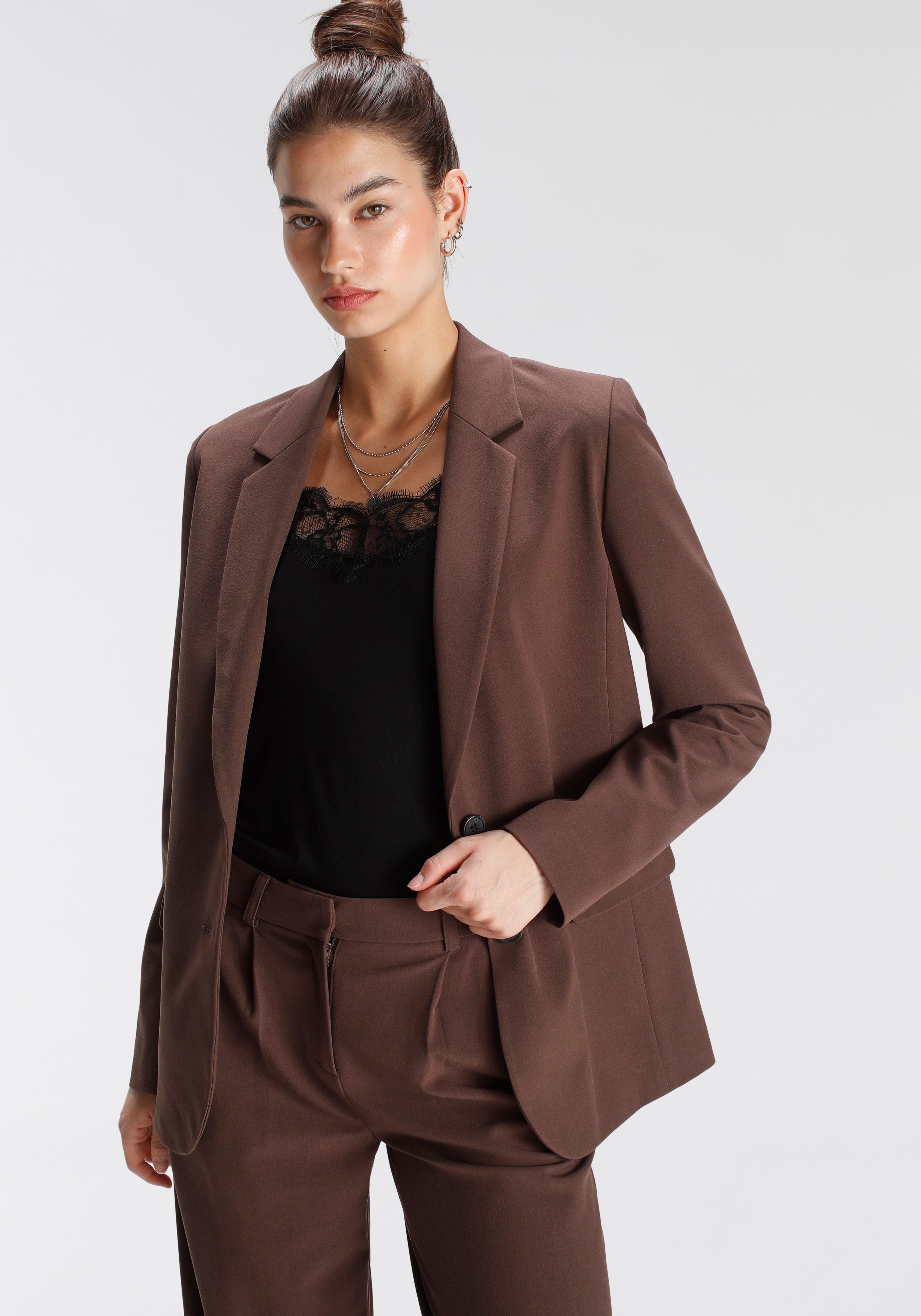 tamaris korte blazer in trendkleur bruin