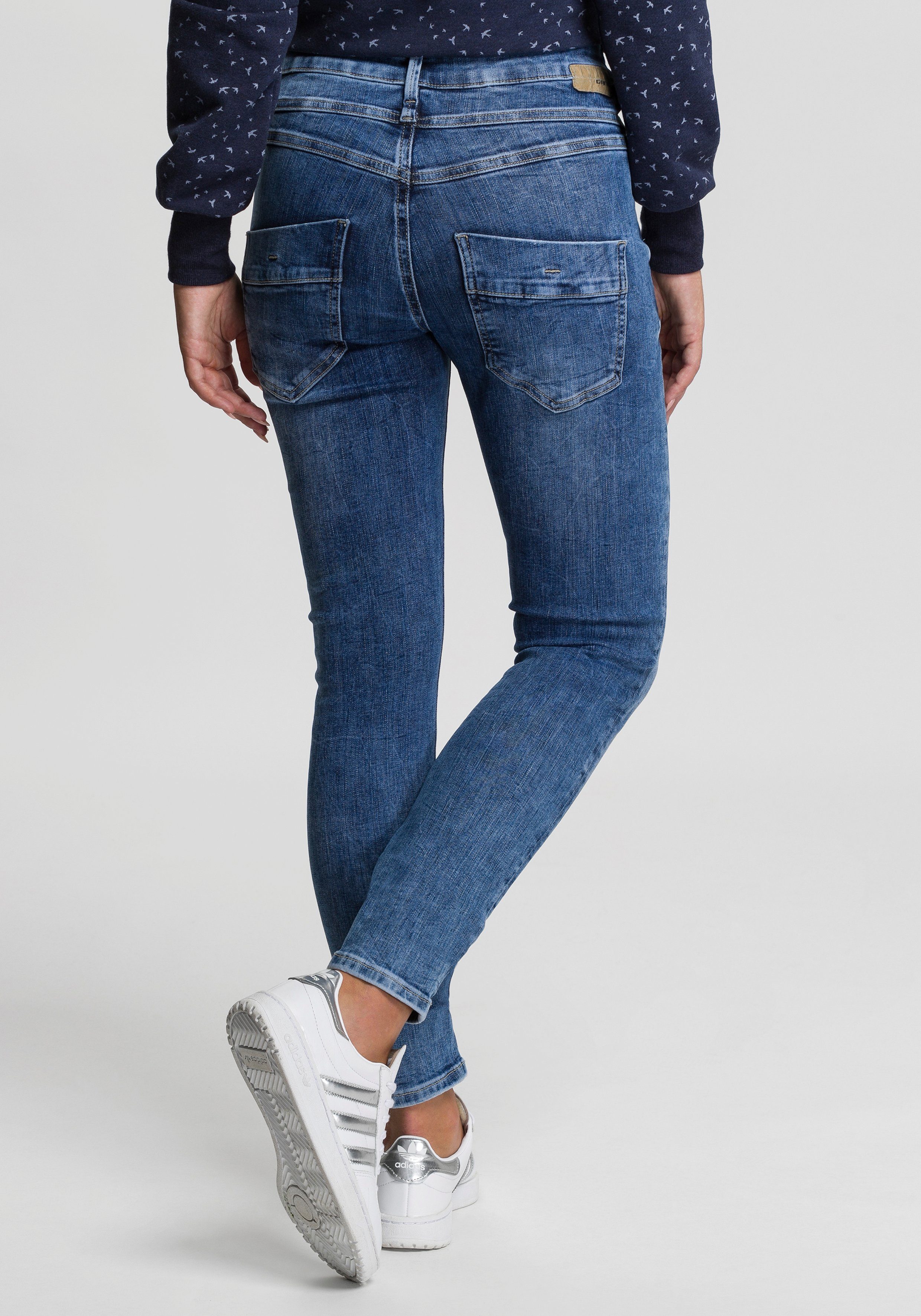GANG Slim fit jeans 94CARLI met open knoopsluiting