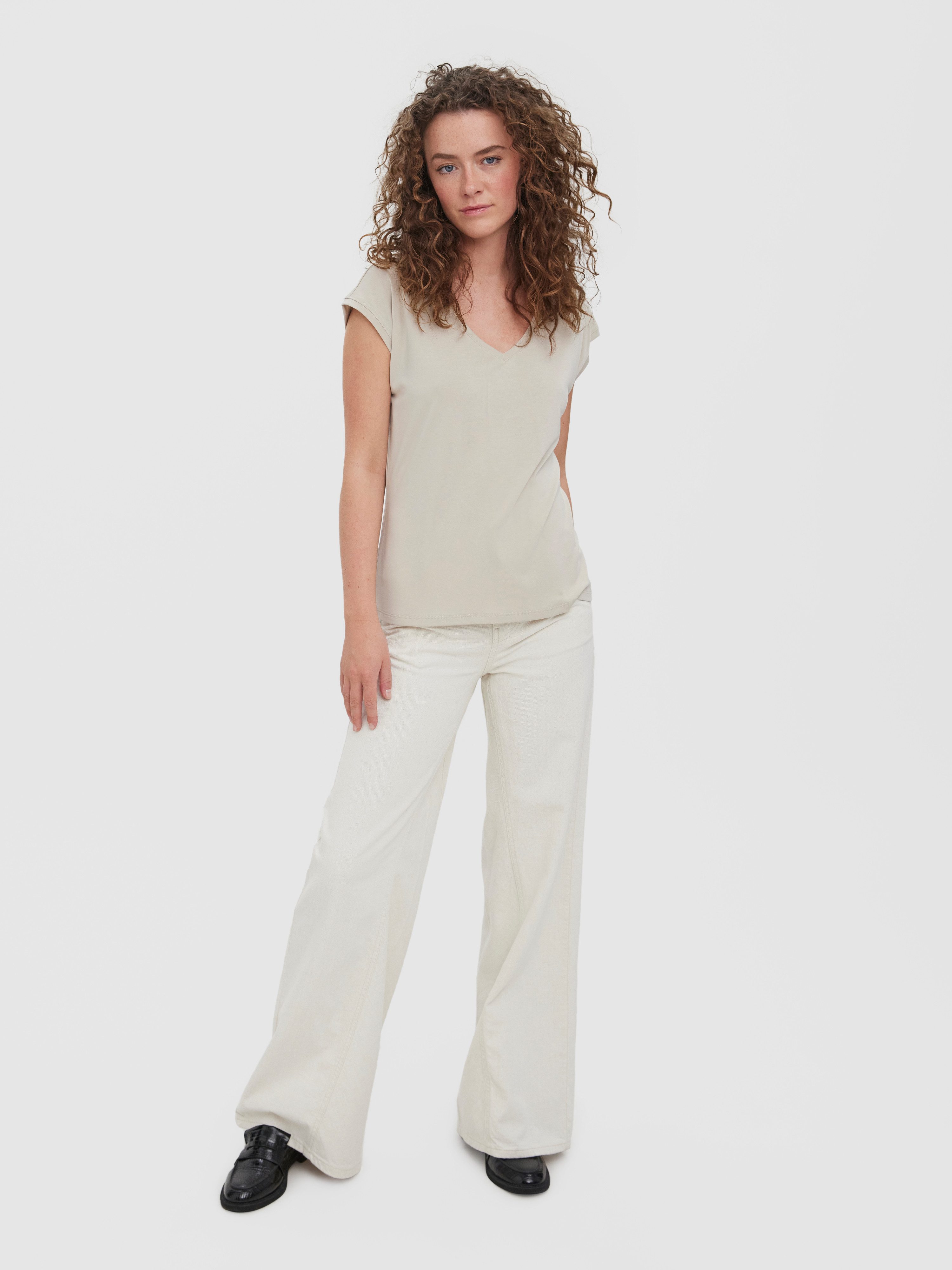 Vero Moda Shirt met V-hals VMFILLI SS V-NECK TEE GA NOOS in een materialenmix met tencel™ modal