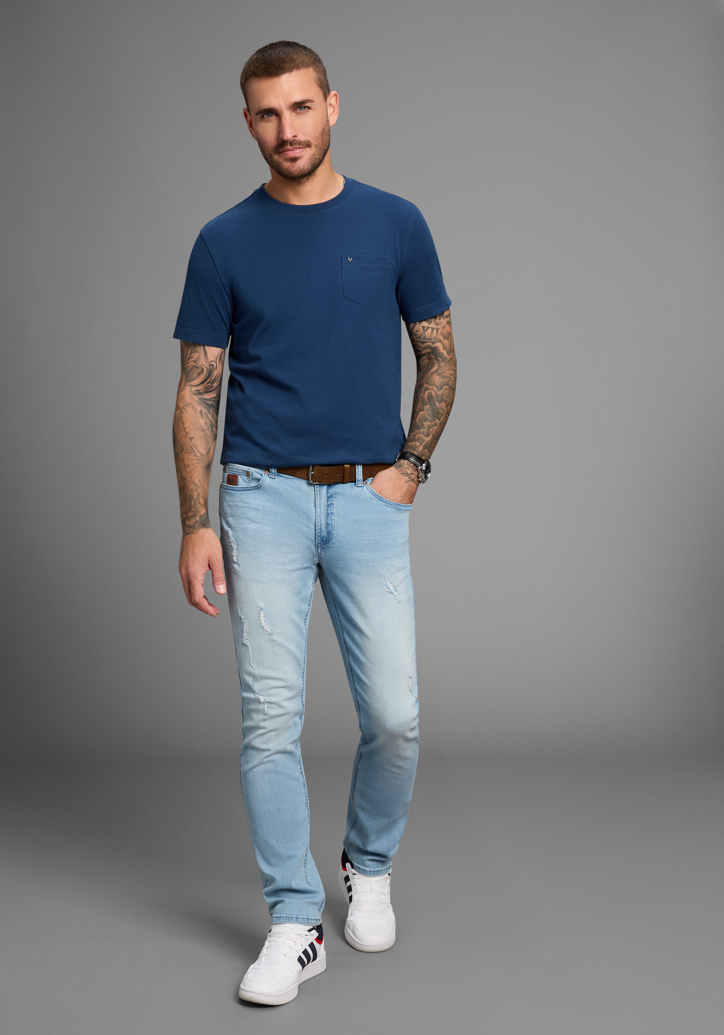 Bruno Banani Straight jeans Hutch rechte broekspijpen, gedeeltelijk met modieuze destroyed-effecten,
