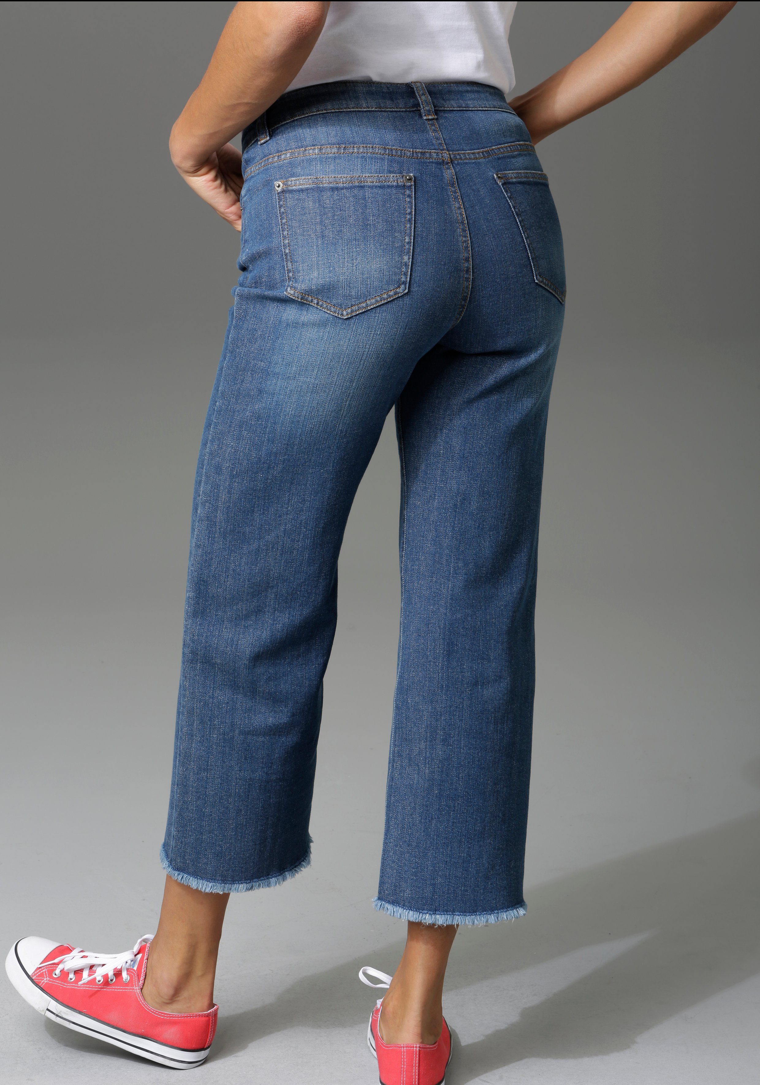 Aniston CASUAL 7/8 jeans met iets gerafelde voetzoom