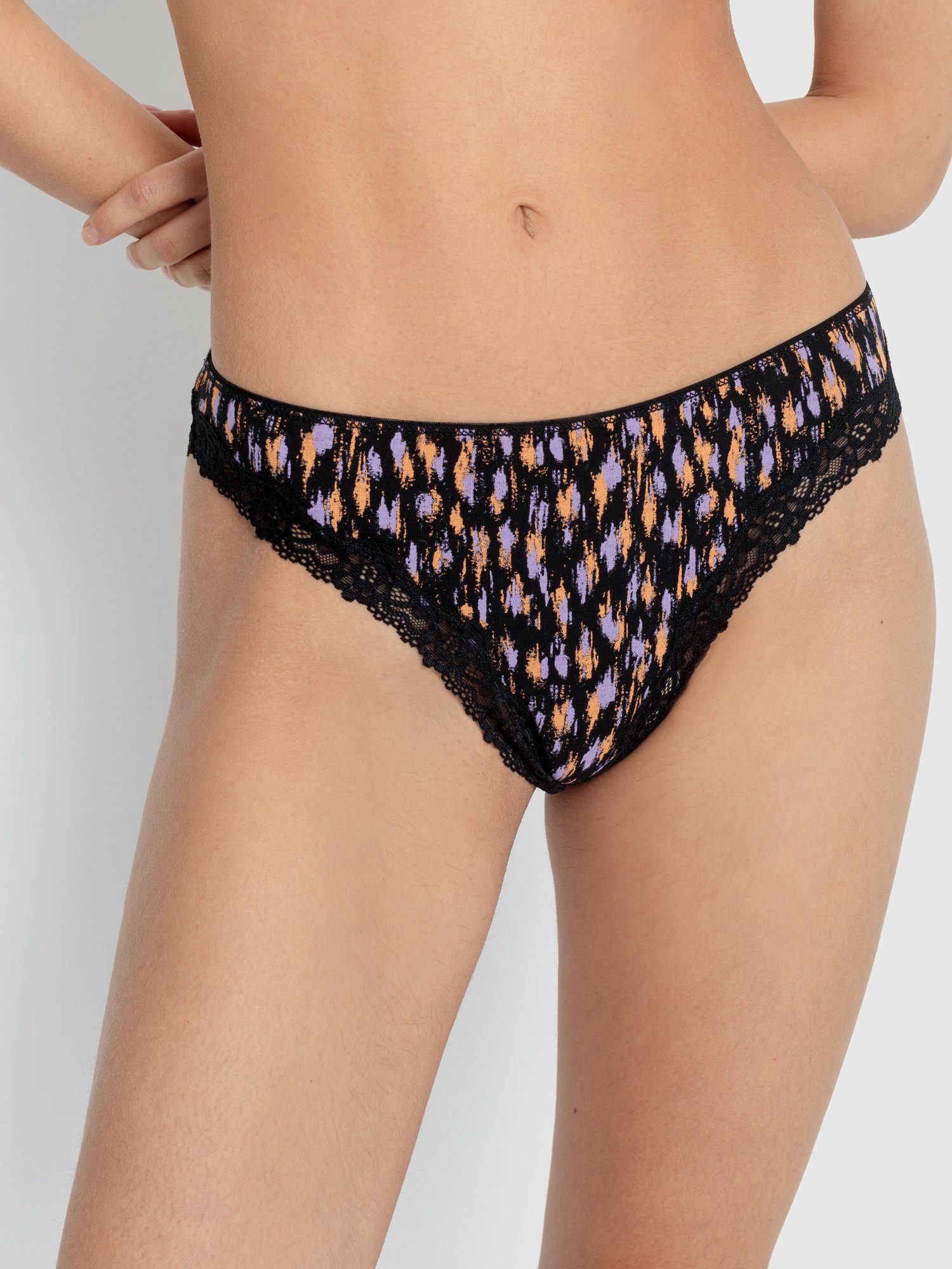 LSCN by LASCANA String met delicate kant-bies (1 stuk) dames strings maat 40/42 zwart