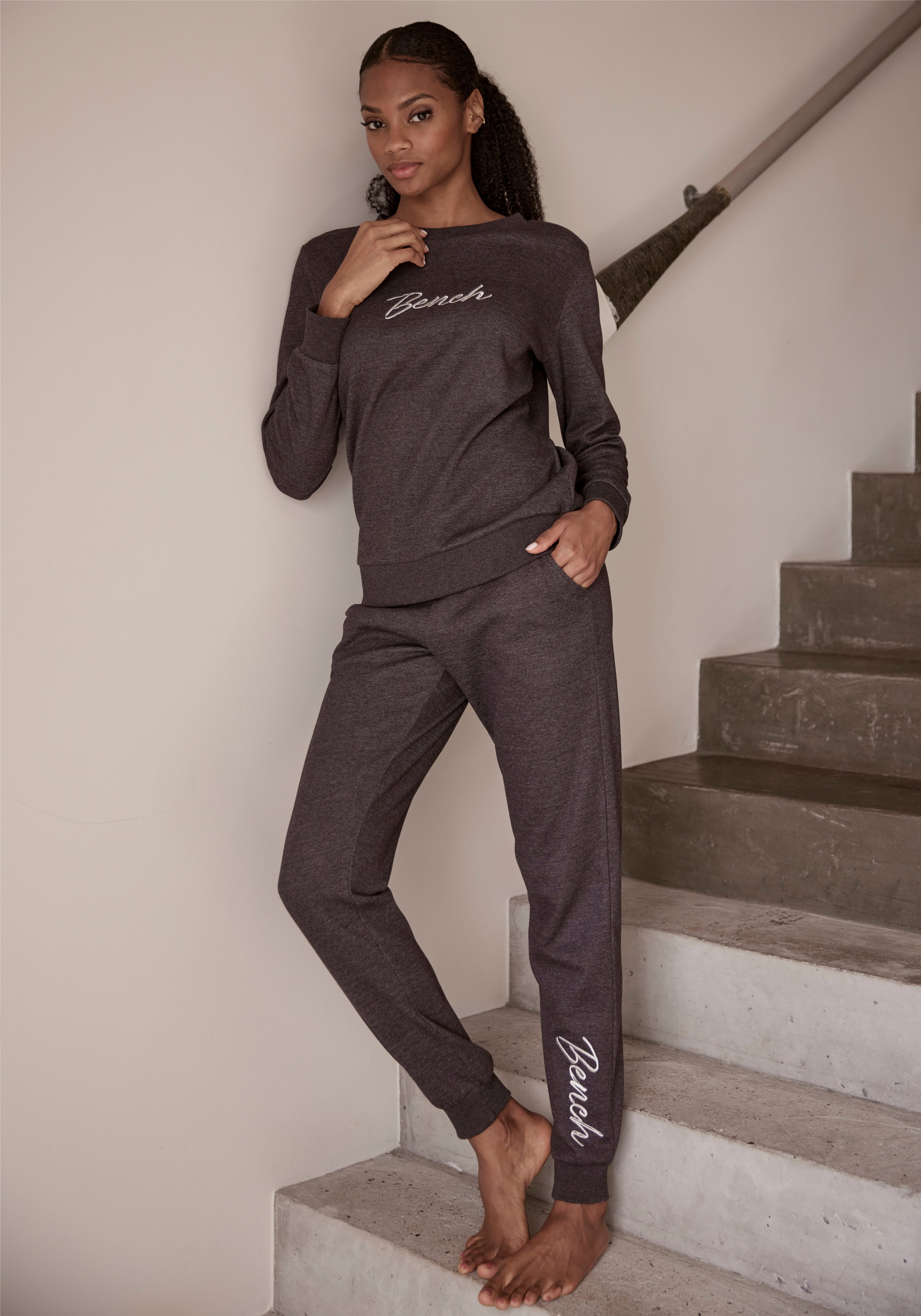 Bench. Loungewear Relaxbroek -loungebroek, sweatbroek met glanzende logo-borduurwerk, loungewear, loungepak