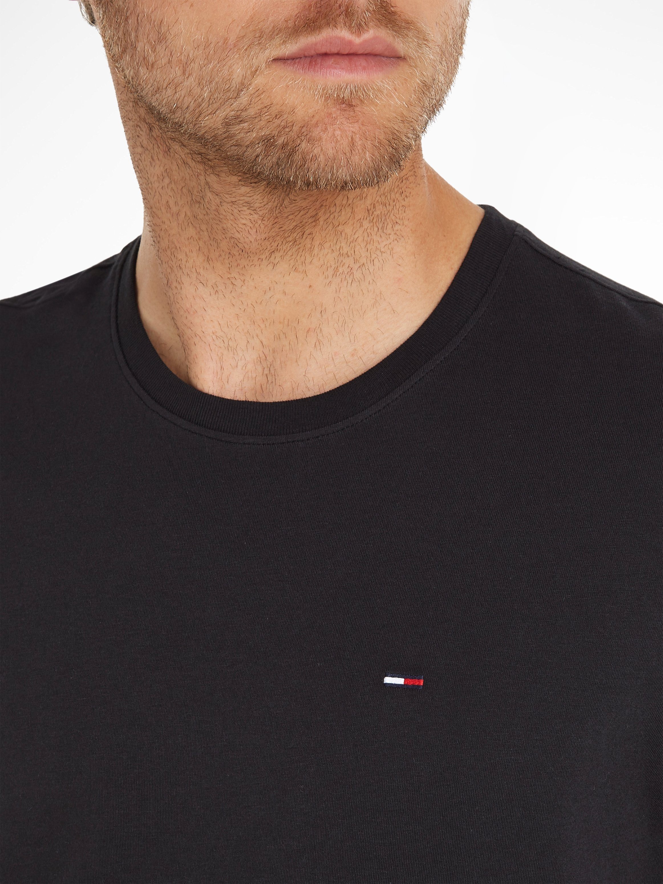 TOMMY JEANS T-shirt TJM ESSENTIAL SOLID TEE met ronde hals en subtiele logo-vlag