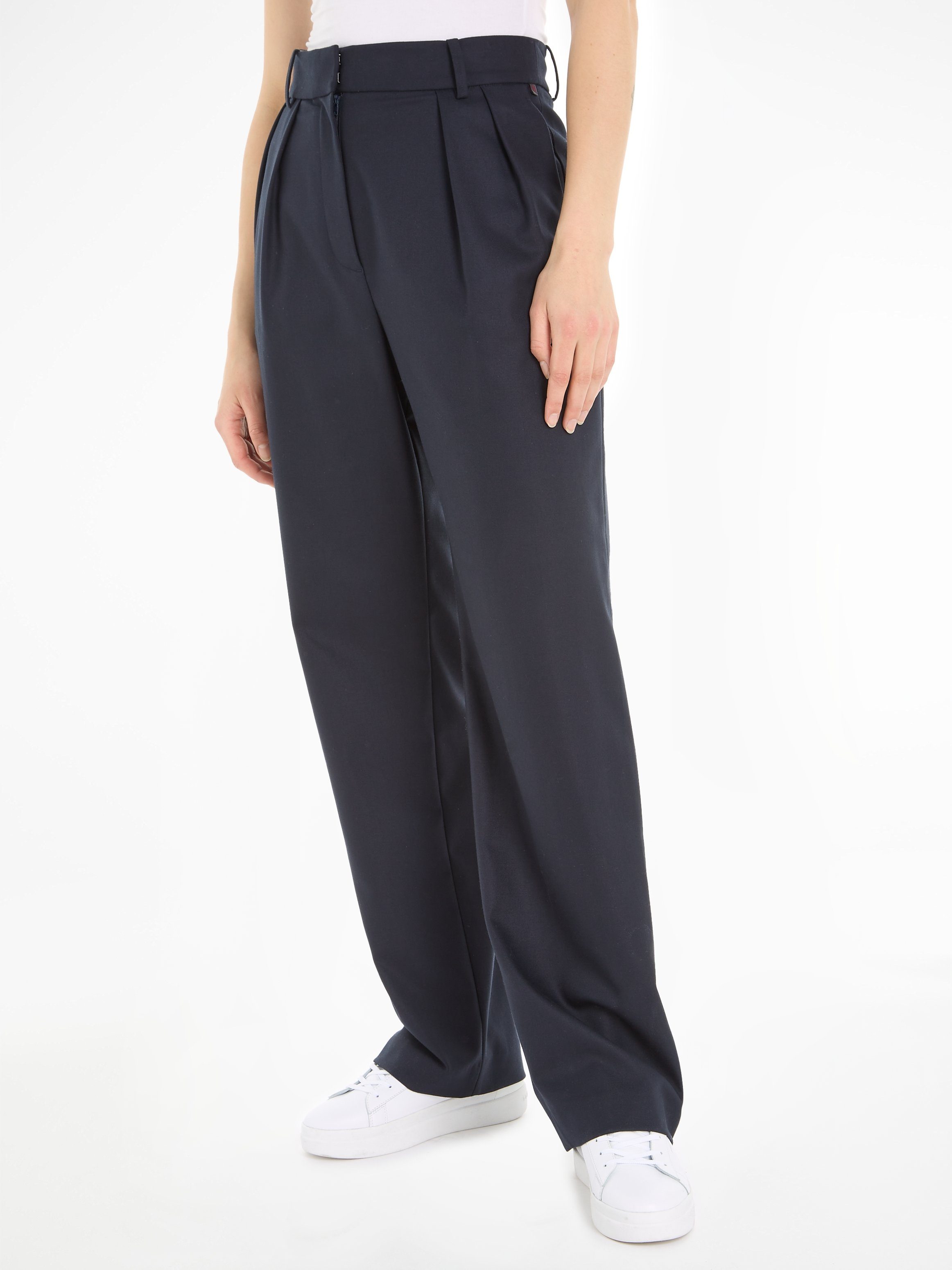 Tommy Hilfiger Geweven broek MD CORE RELAXED STRAIGHT PANT met logo-stiksel op de achterkant