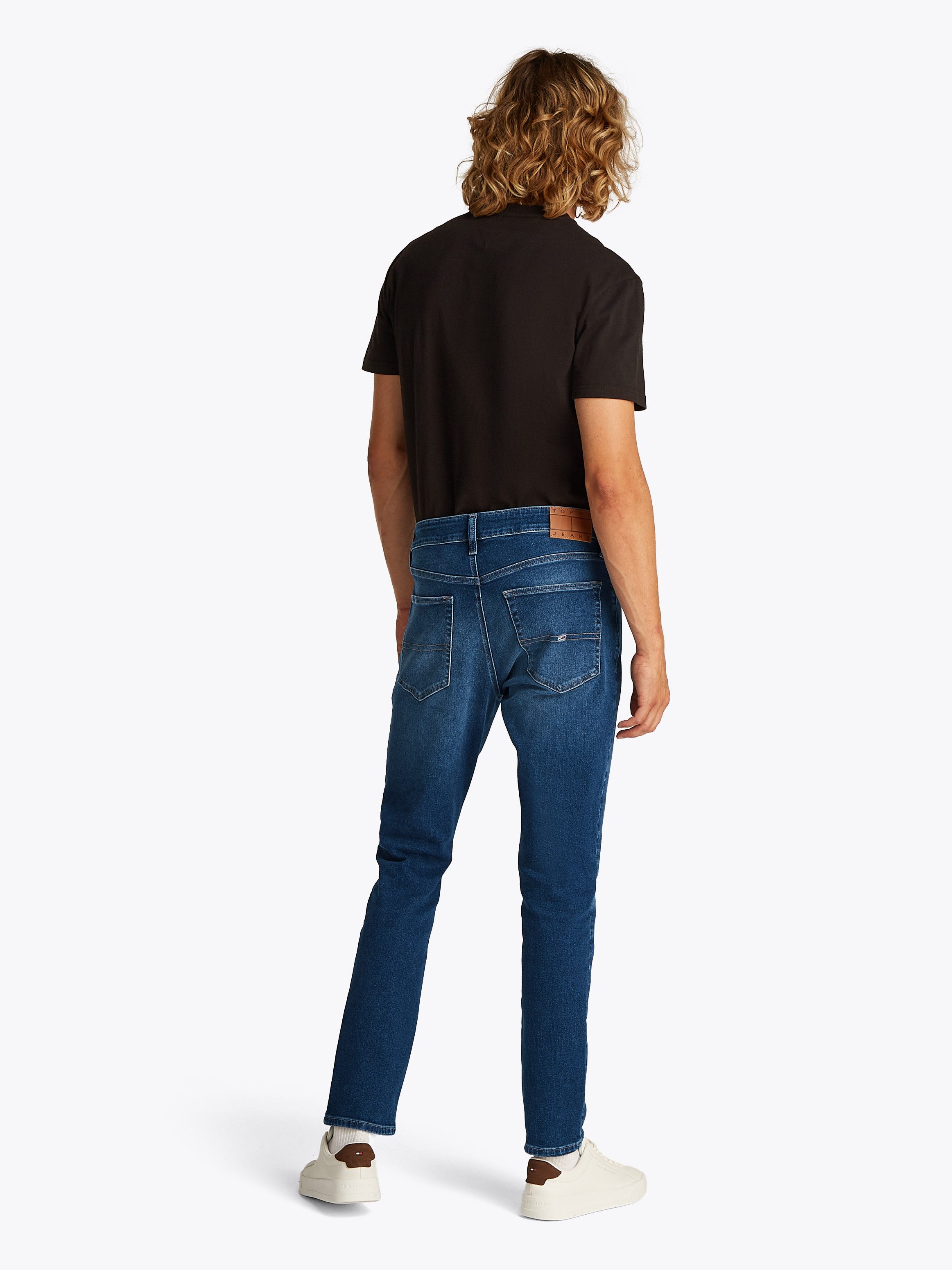 TOMMY JEANS Slim fit jeans AUSTIN SLIM TAPERED naar de enkel toe smaller wordende jeans met gemiddelde taillehoogte