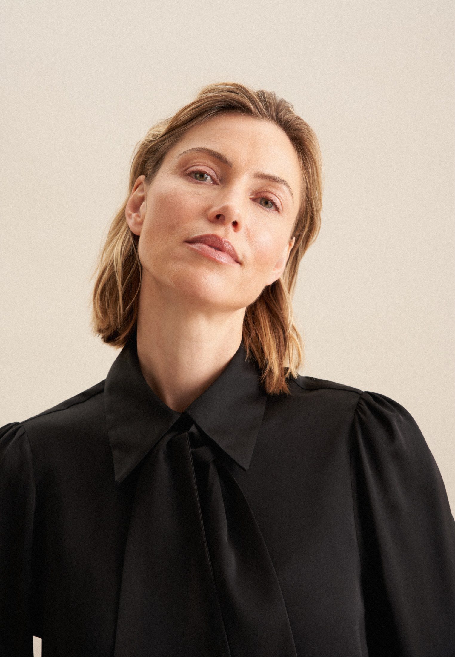seidensticker Blouse met kraagstrik Zwarte roos Lange mouwen kraag uni