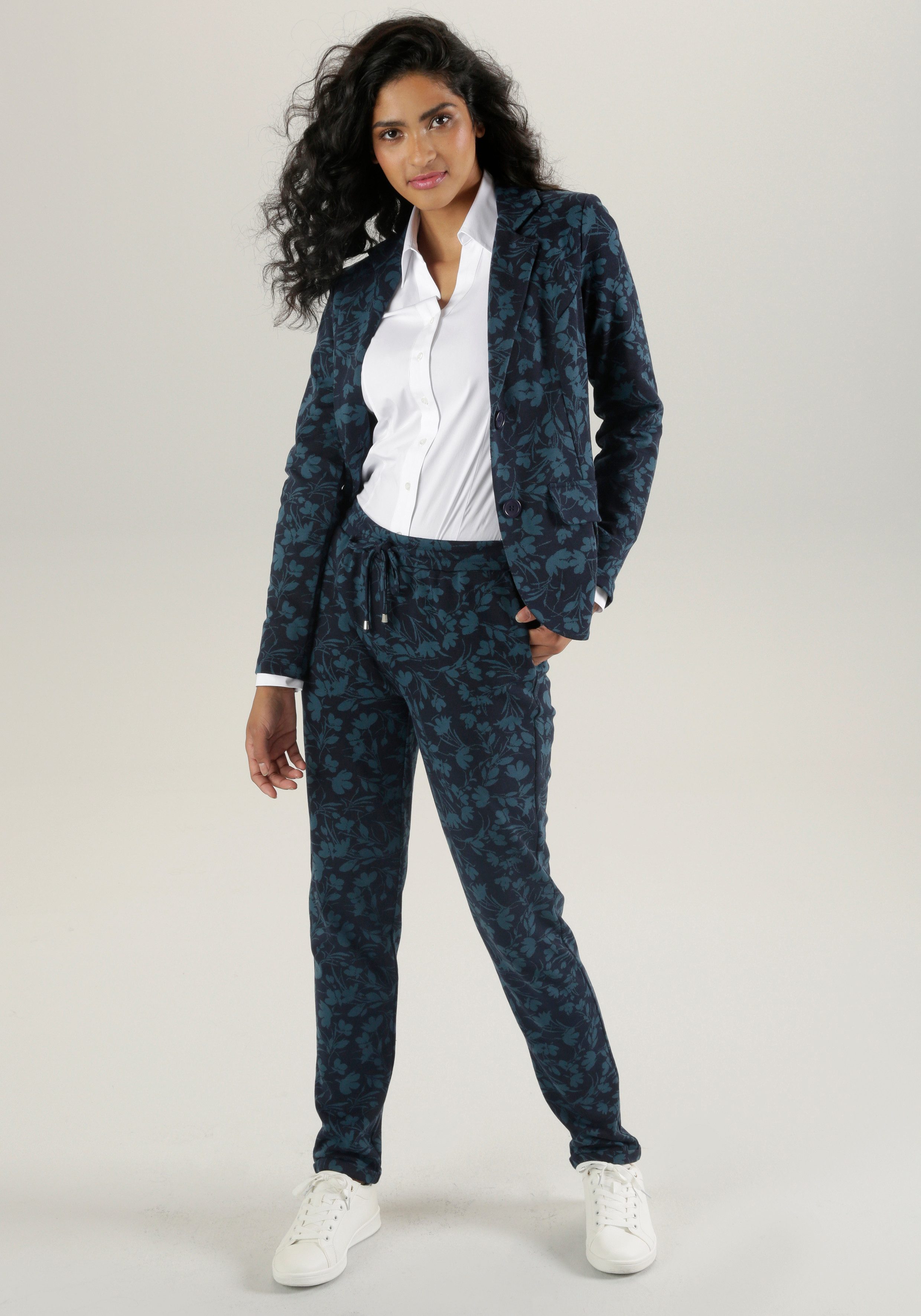 Aniston SELECTED Korte blazer met kleurharmonisch jacquard-bloemenmotief