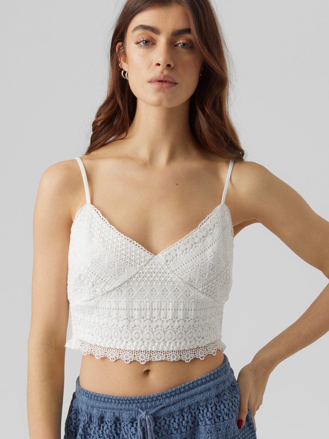 Vero Moda Top met spaghettibandjes VMHONEY LACE V-NECK CROPPED TOP WVN