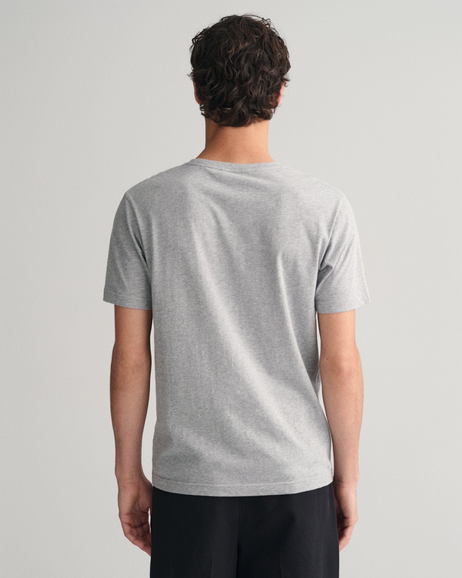 Gant T-shirt REG ARCHIVE SHIELD EMB SS T-SHIRT geïnspireerd door het archief uit de jaren '80
