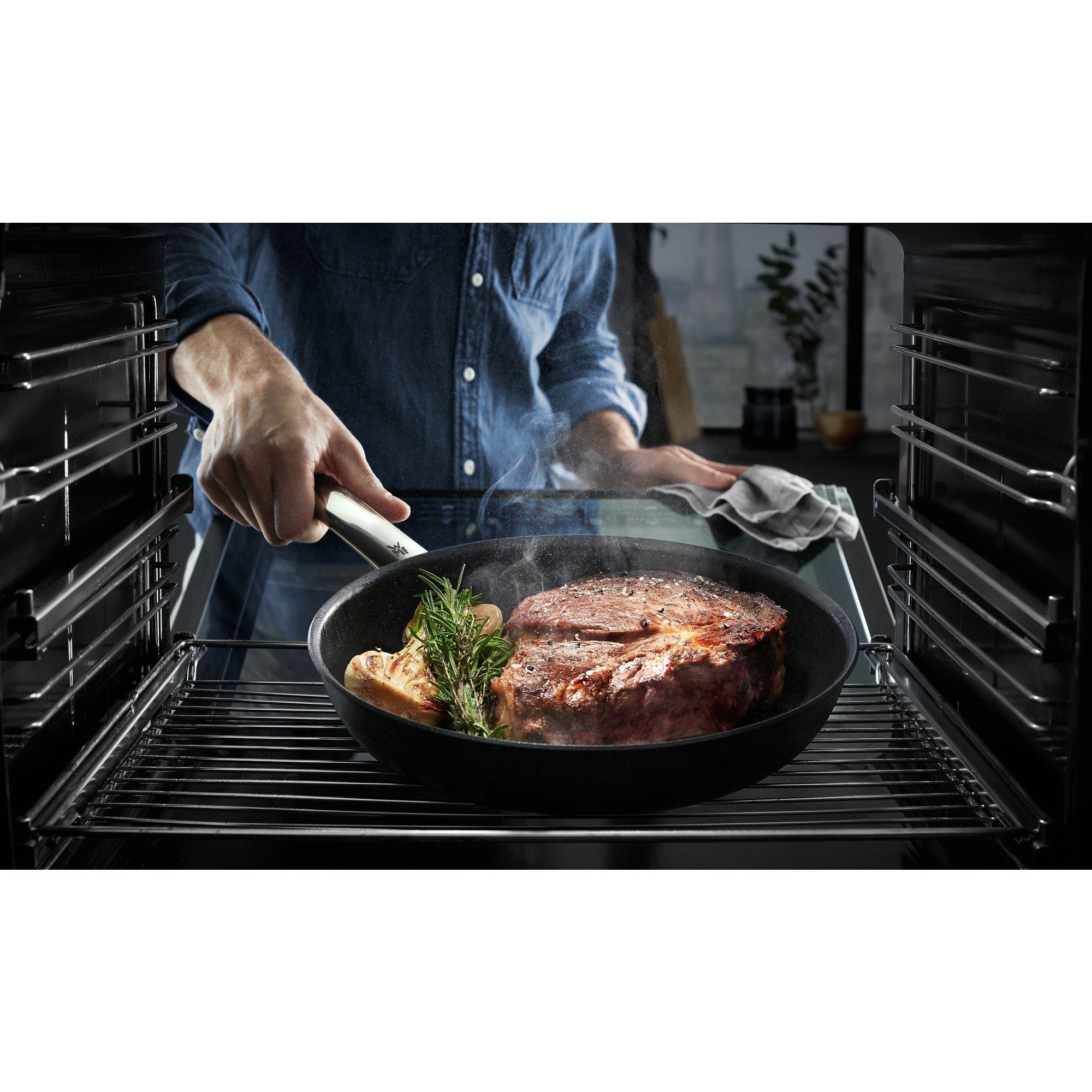 WMF Koekenpan Steak Profi, pan inductie met antiaanbaklaag, Made in Germany energiezuinig, snel opwarmen, geschikt voor alle soorten fornuizen