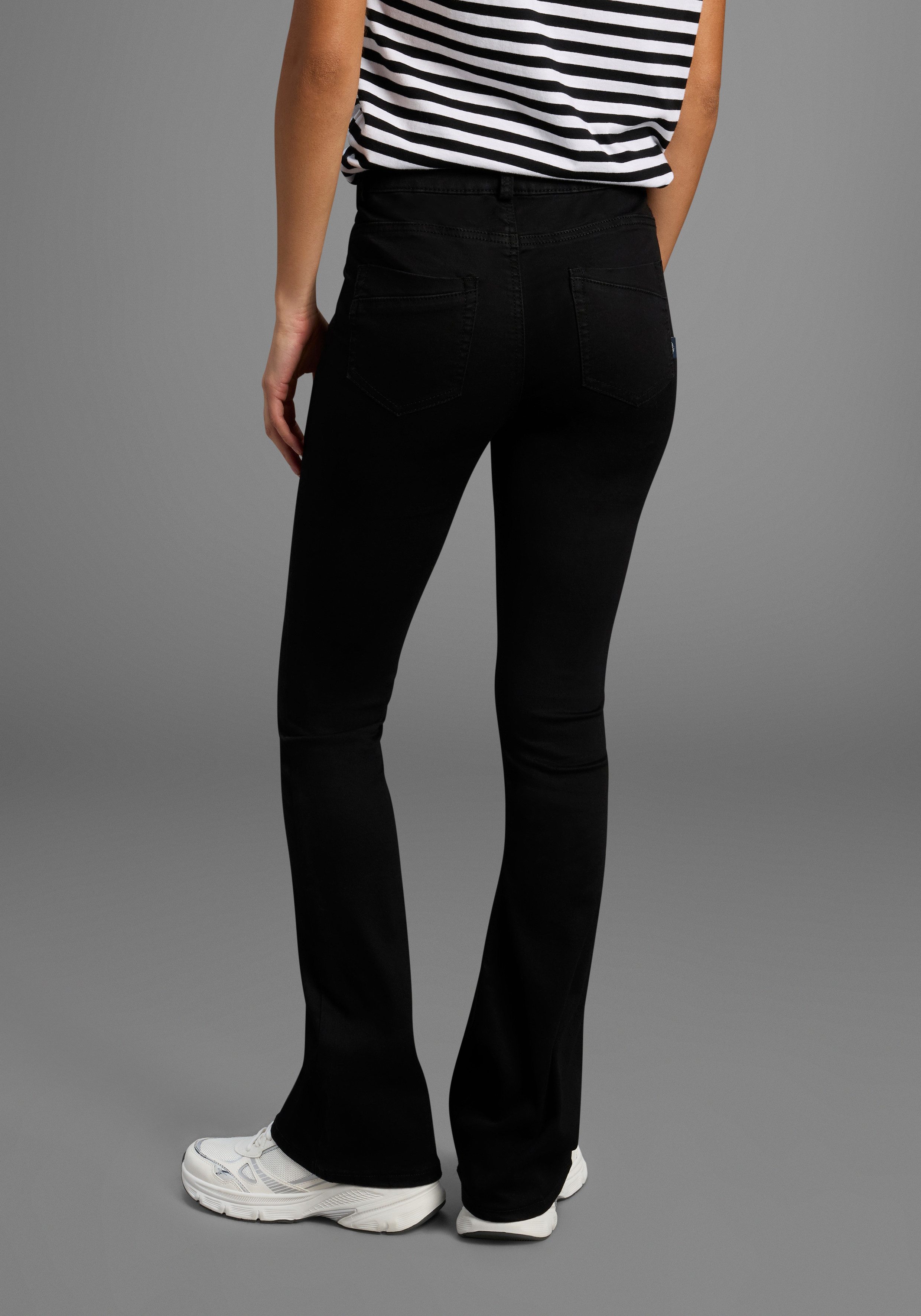 Arizona Bootcut jeans Ultra Stretch uitlopende pasvorm, used-wassing, hoge taille
