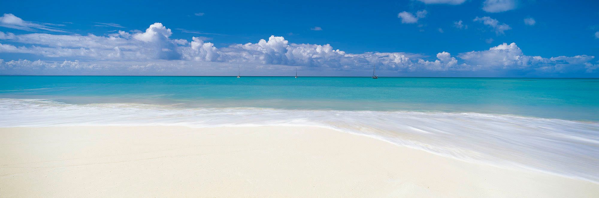 Komar Fotobehang Verlaten Strand - Afmeting 368 x 127 cm (1 stuk)