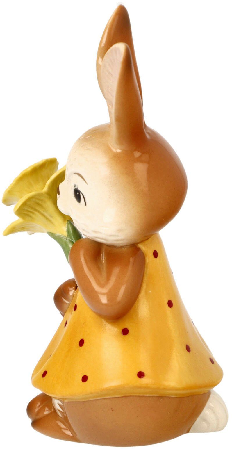 Goebel Paashaas Ik heb aan jou gedacht! Verzamelfiguur, konijn meisje met paasbloem (1 stuk)
