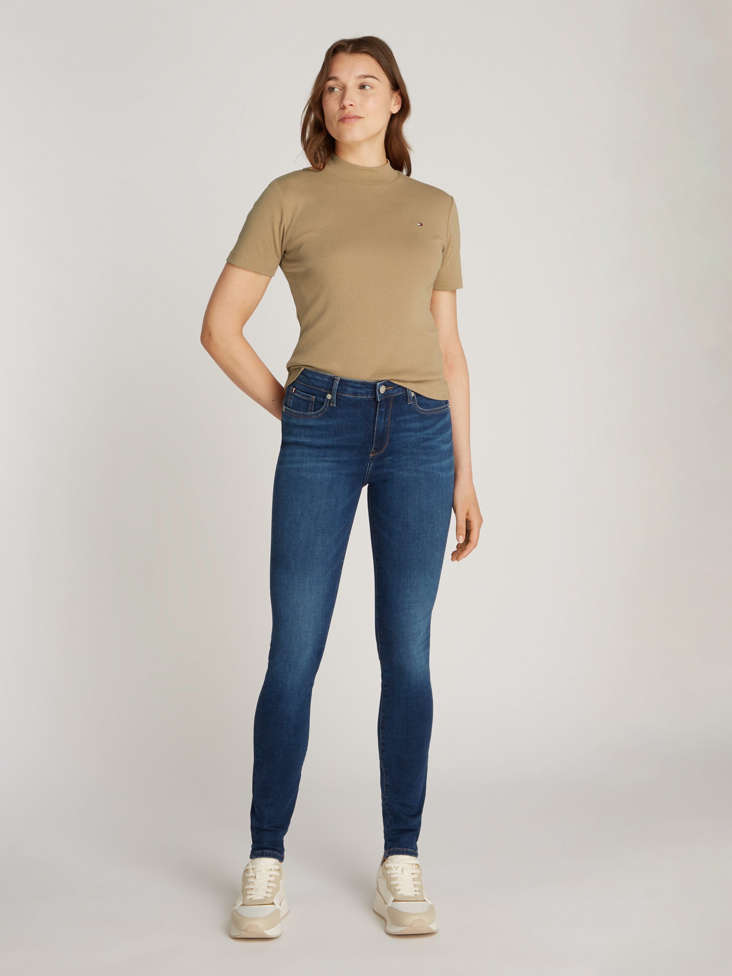 Tommy Hilfiger Skinny fit jeans COMO Skinny Regular Waist met logo-badge, in enkel-lengte