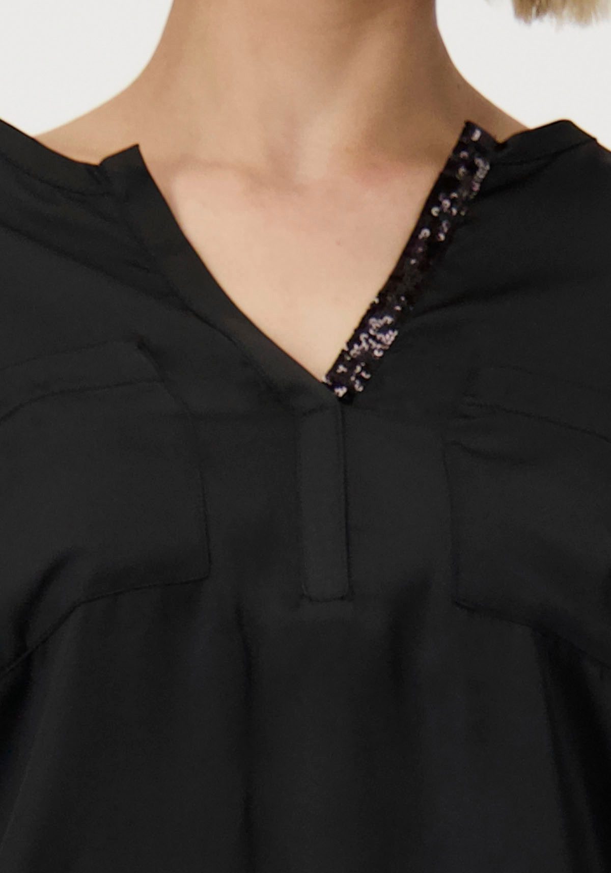Monari Blouse zonder sluiting met glinsterende rand aan de hals