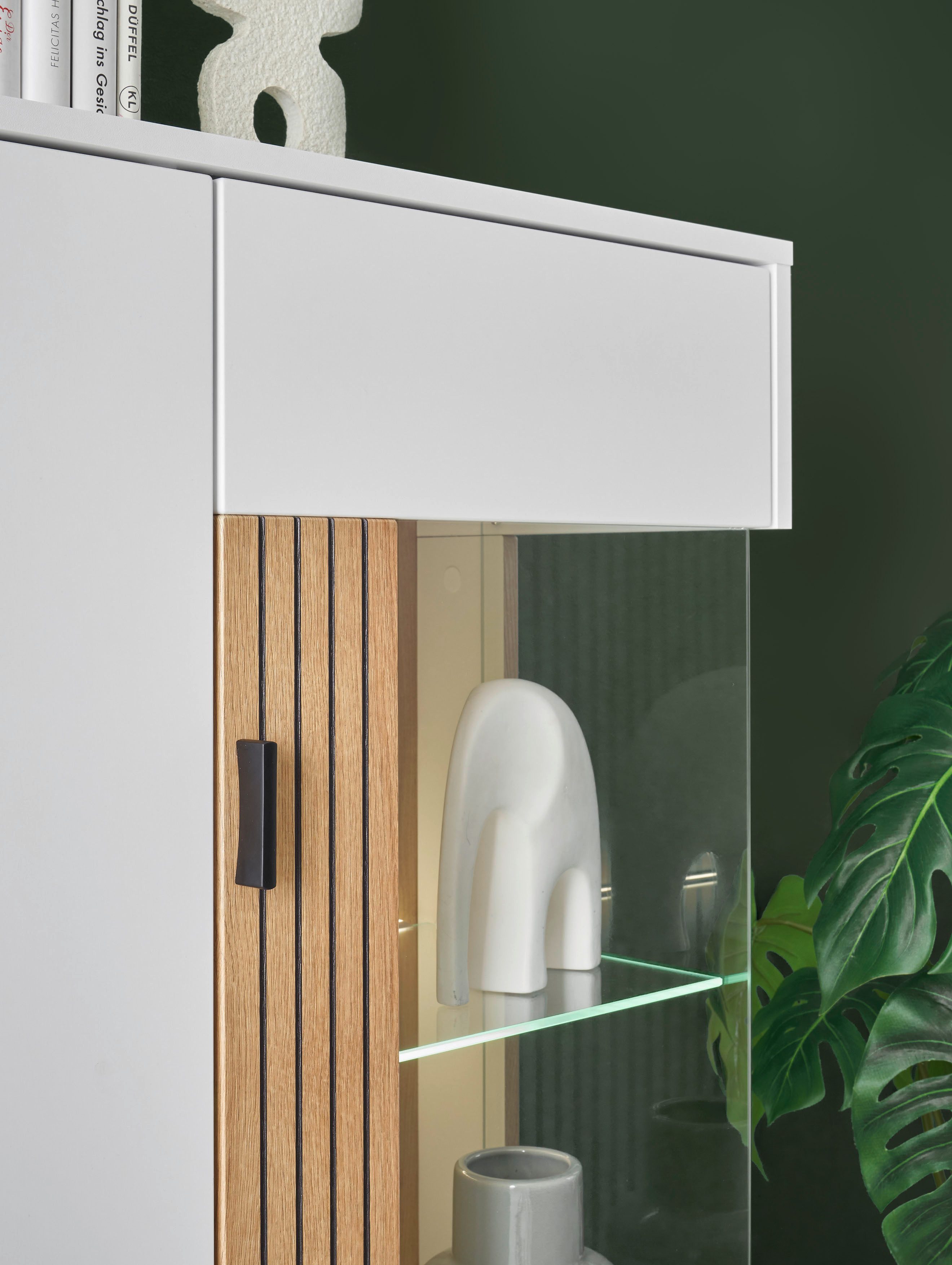 INOSIGN Vitrinekast Hudson, opberg vitrine, staande vitrine in moderne trendkleur, handgrepen van metaal (zwart), hoogte 125 cm