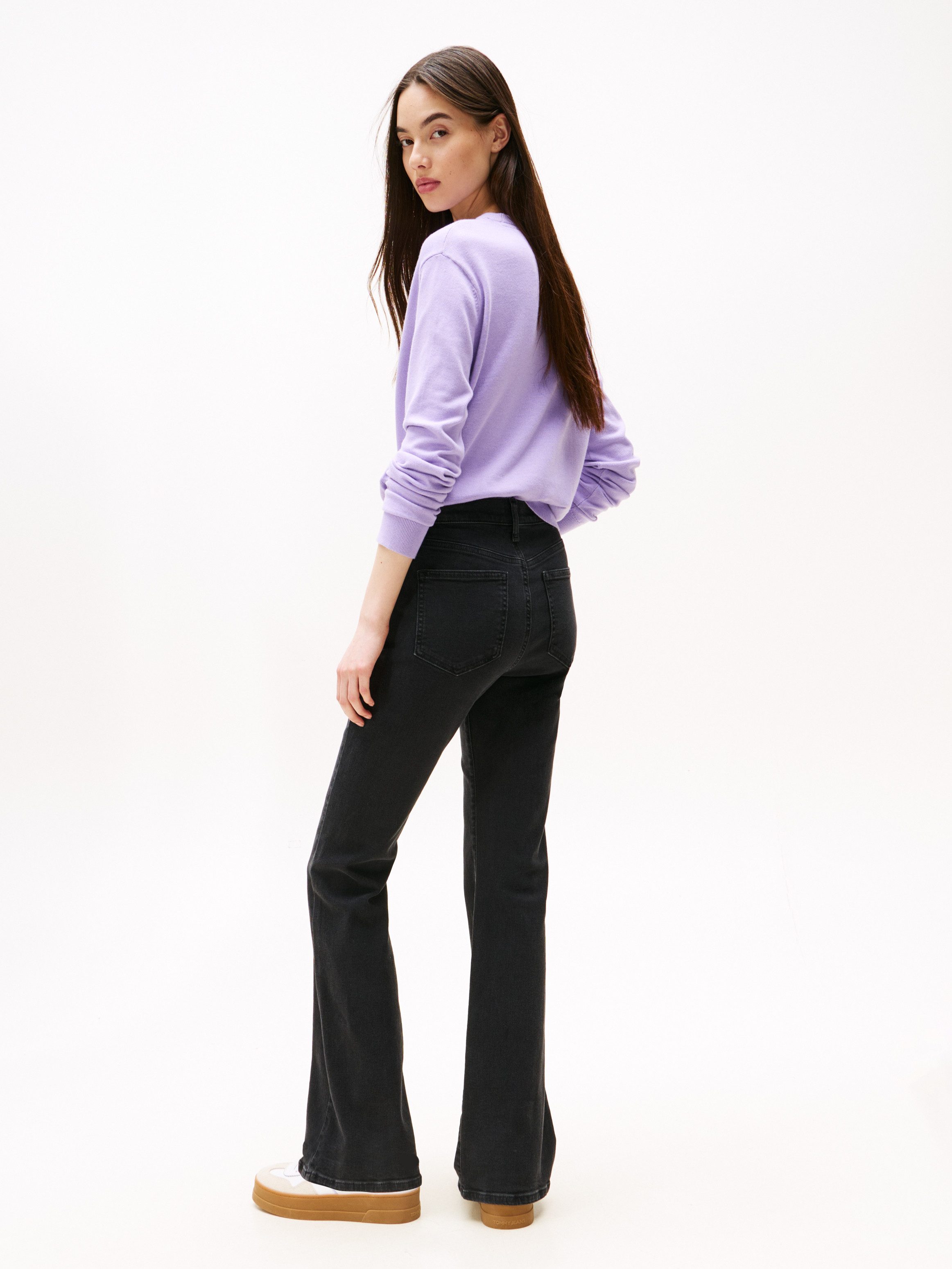 TOMMY JEANS Bootcut jeans SYLVIA HGH FLR BI1267 Wijd pijpform en logo borduursel op de achterzak
