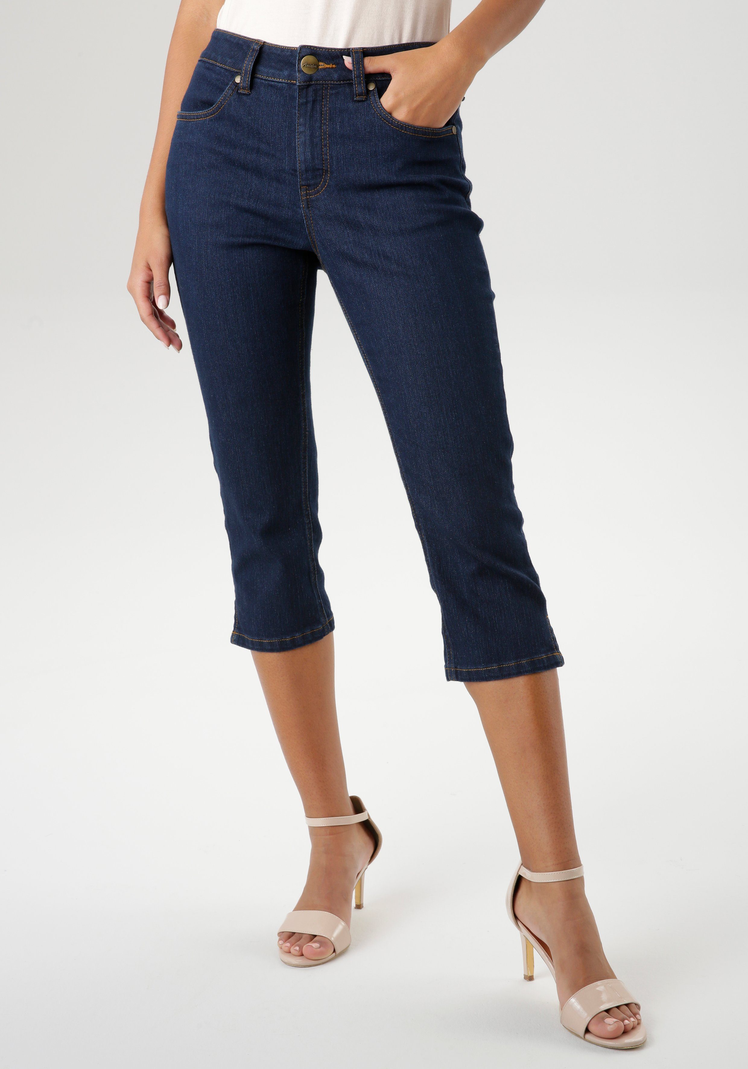 Aniston SELECTED Capri jeans met normale taille en zijsplitten