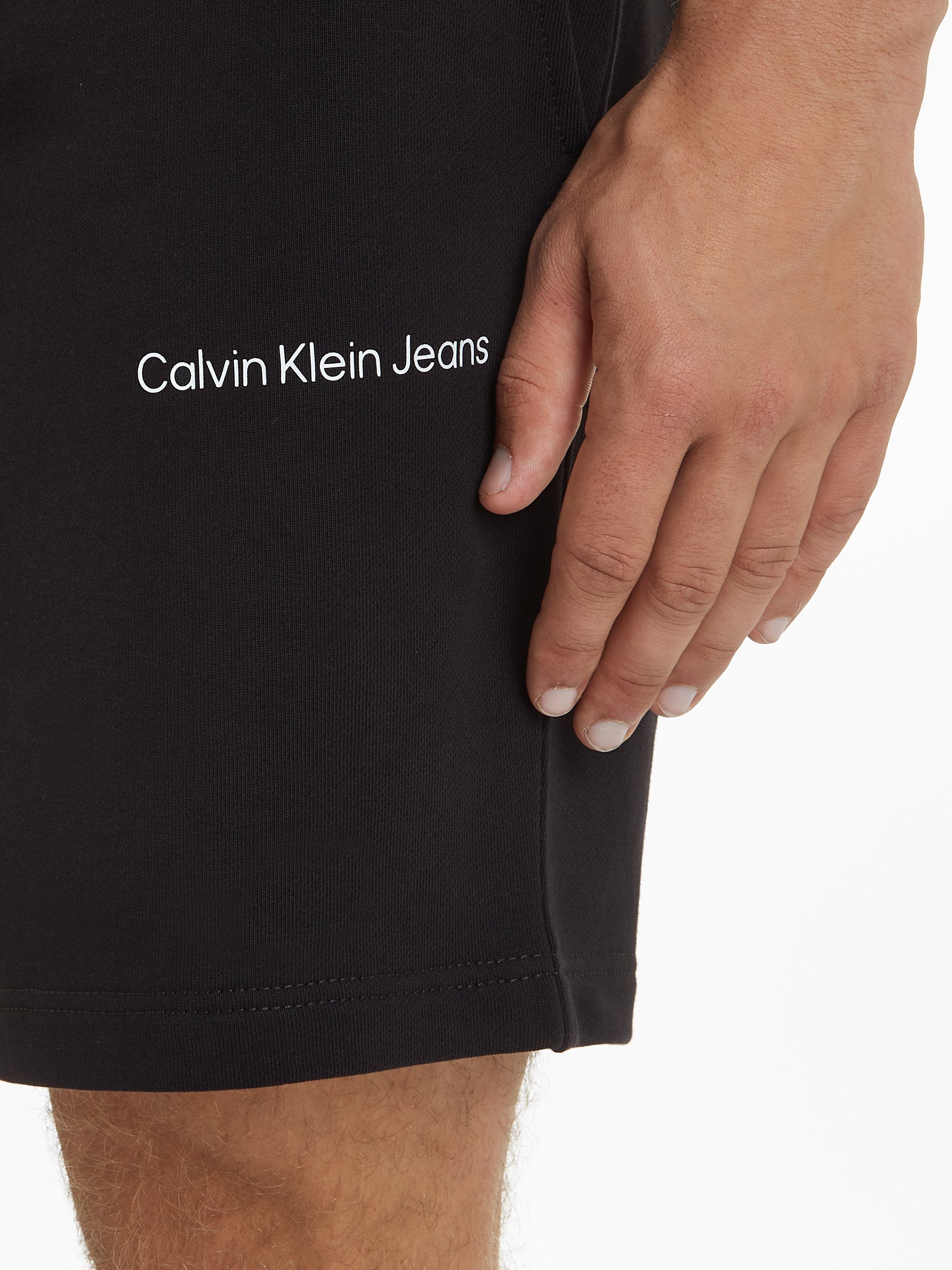 Calvin Klein Sweatshort INSTITUTIONAL SHORT met een logo-opschrift