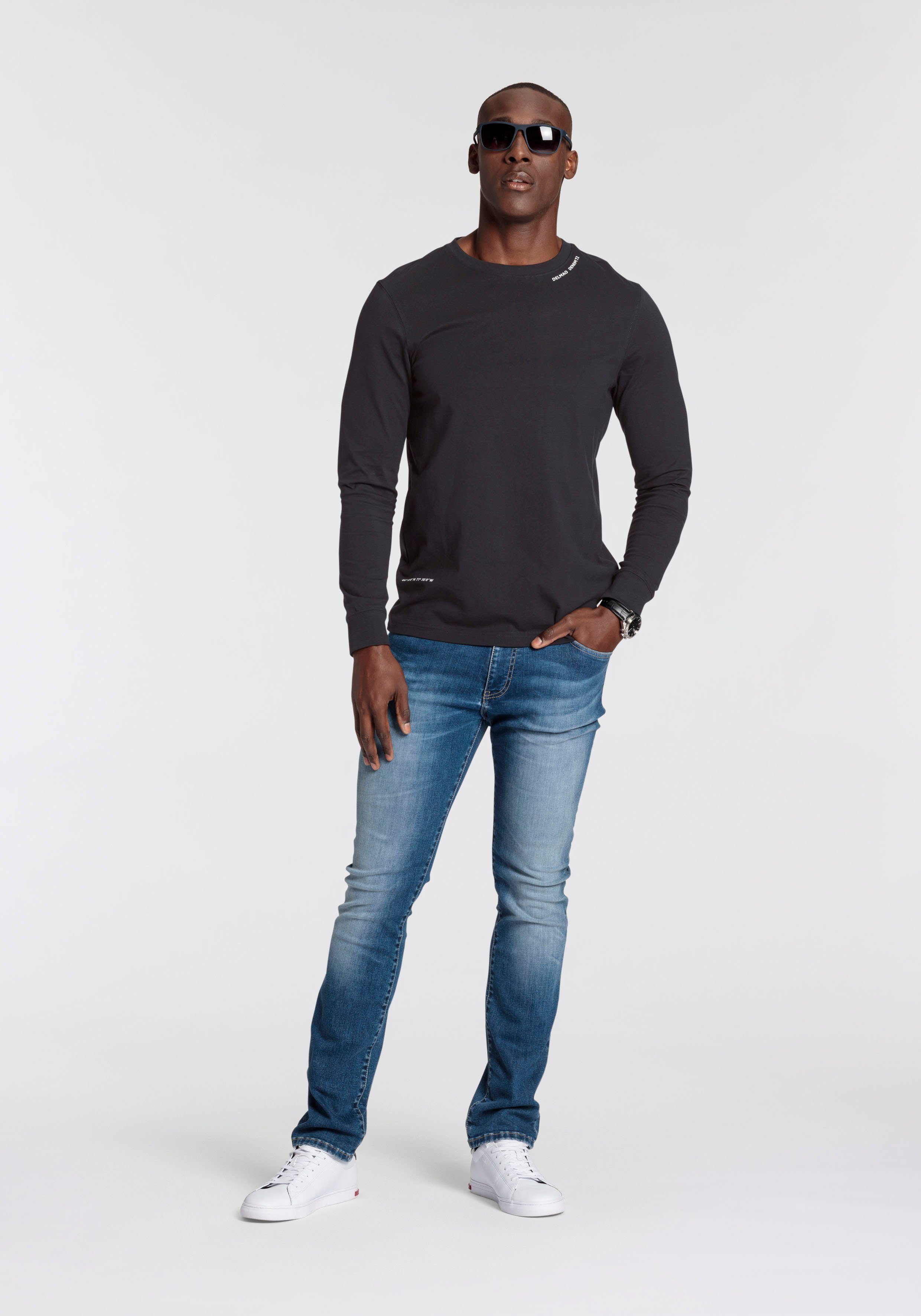 DELMAO Shirt met ronde hals smal gesneden, met print, van 100% katoen