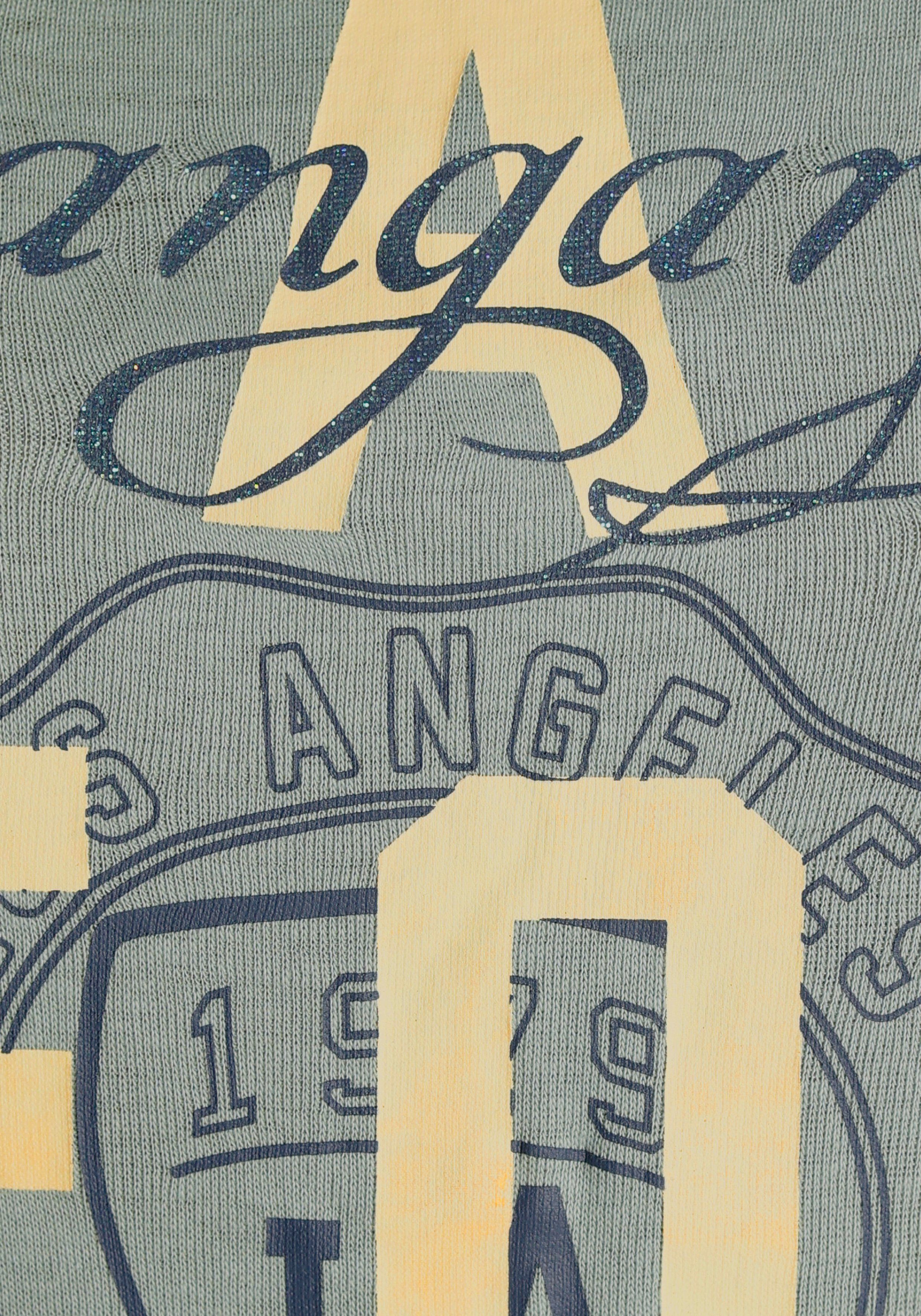 KangaROOS Shirt met print Korte mouwen, zeer figuurvolgende snit, met trendy logoprint