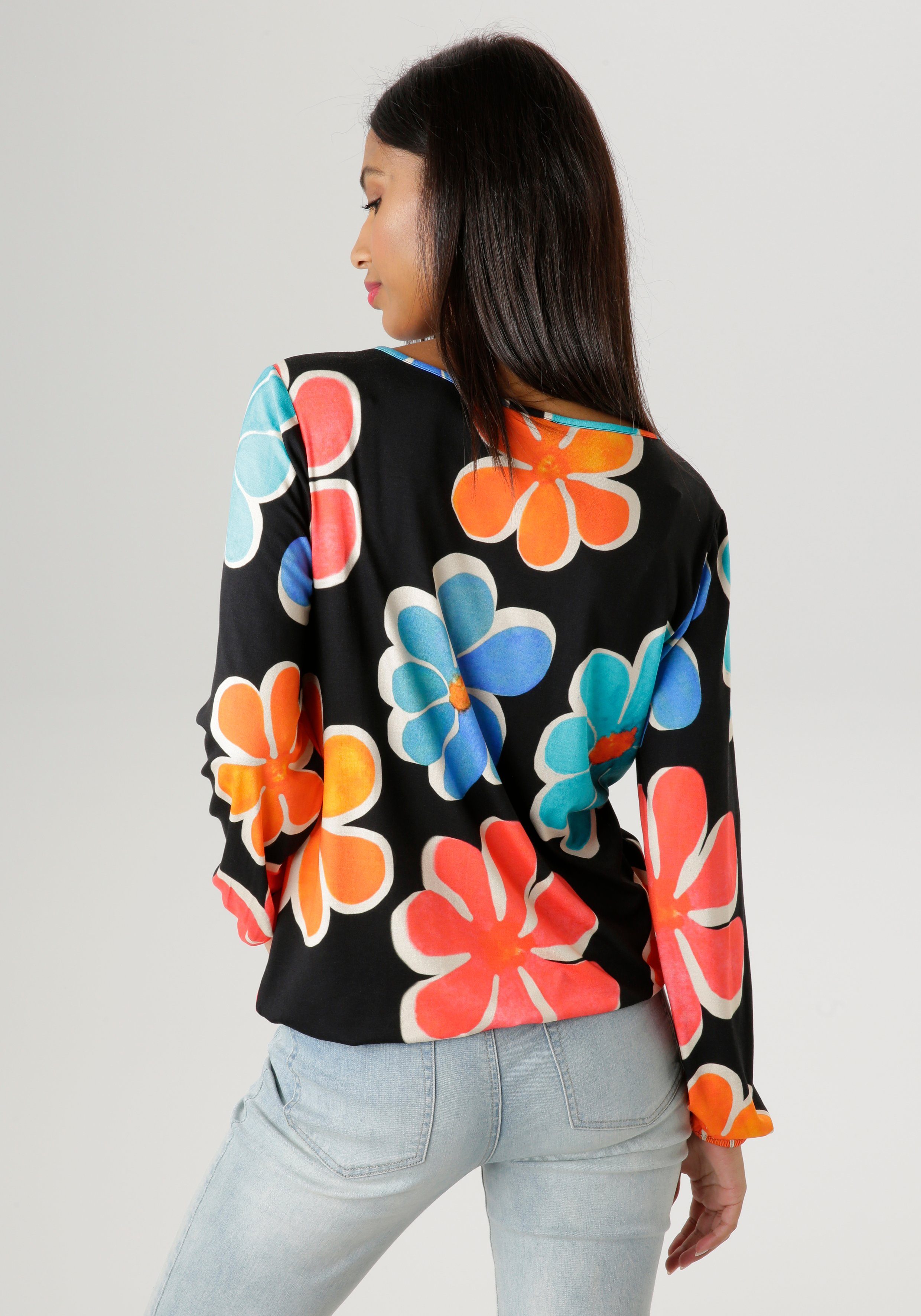 Aniston SELECTED Shirt met lange mouwen met cut-out en kleurrijke bloemenprint