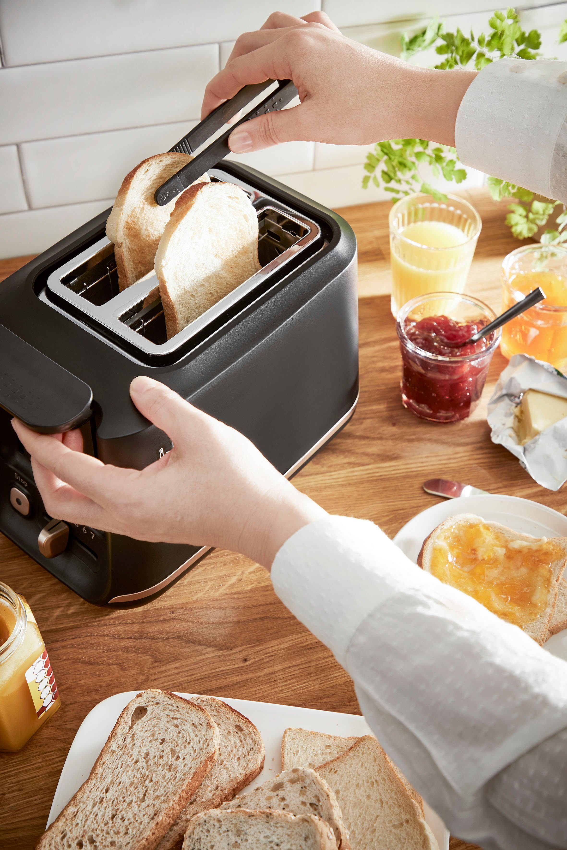 Tefal Toaster TT5338 Includeo Magnetische tang, 7 bruiningsgraden, kruimellade, liftfunctie