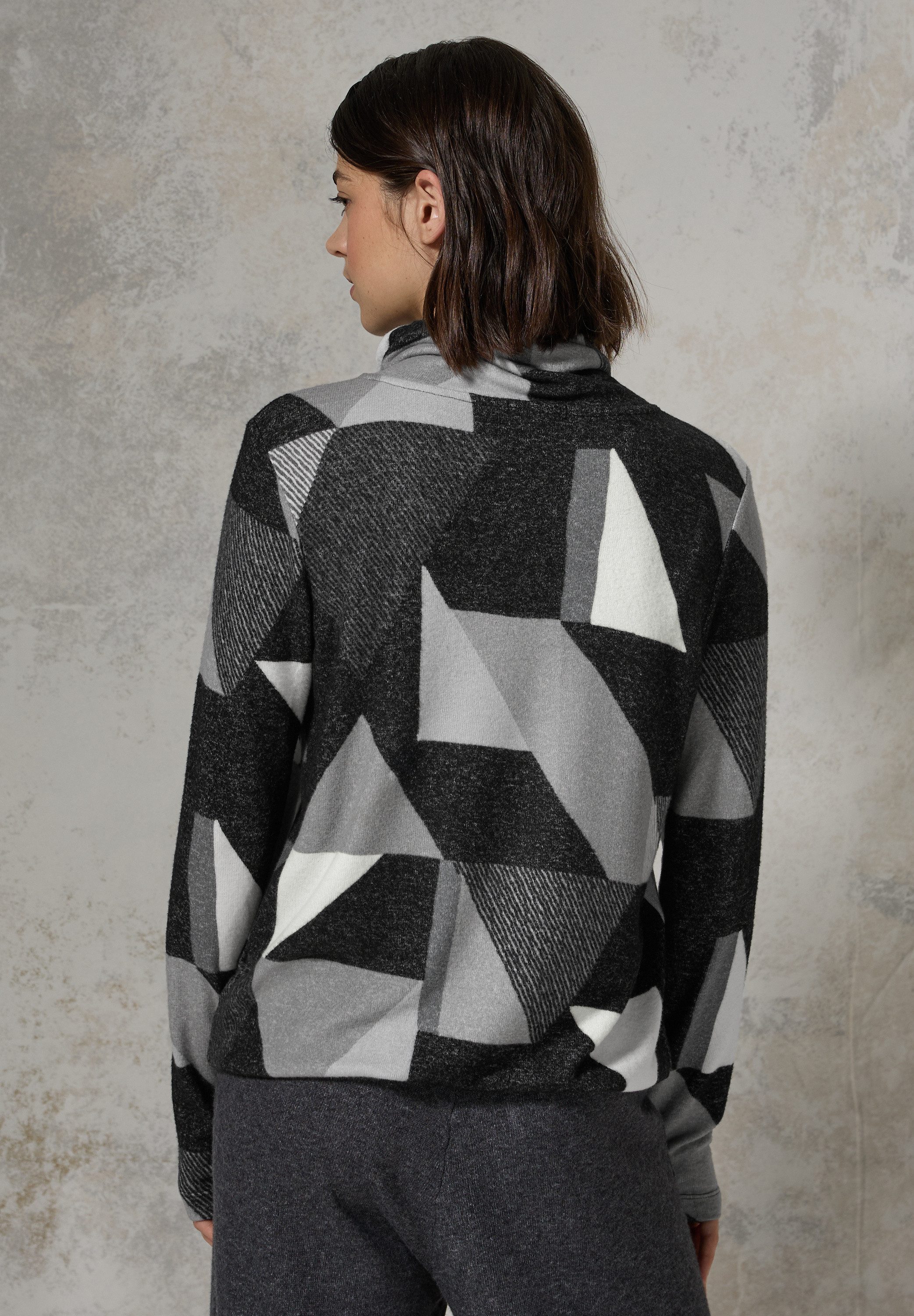 Cecil Shirt met lange mouwen met sjaalkraag en grafisch patroon