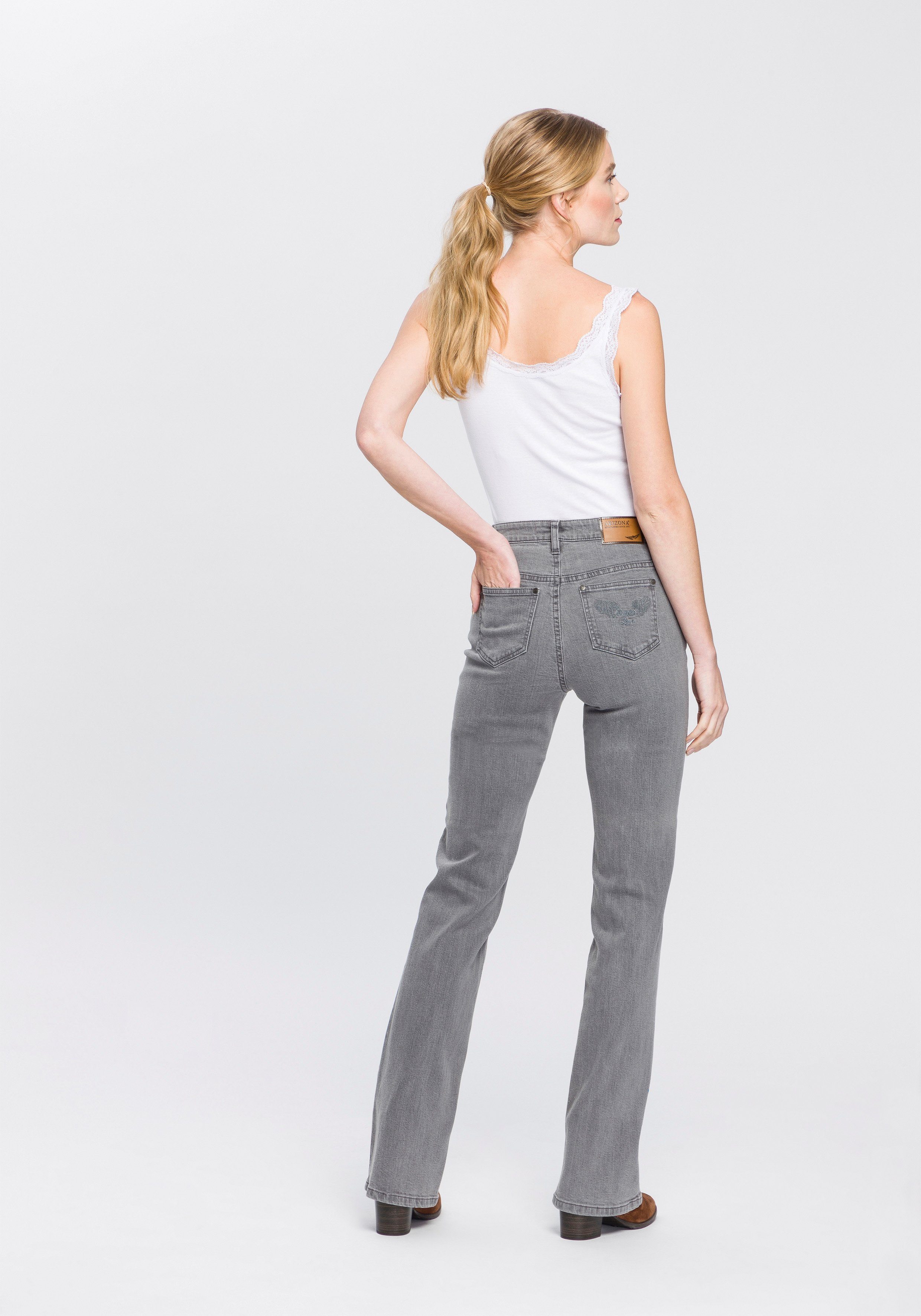 Arizona Bootcut jeans Comfort Fit uitlopende pasvorm, met steekzakken, hoge taille