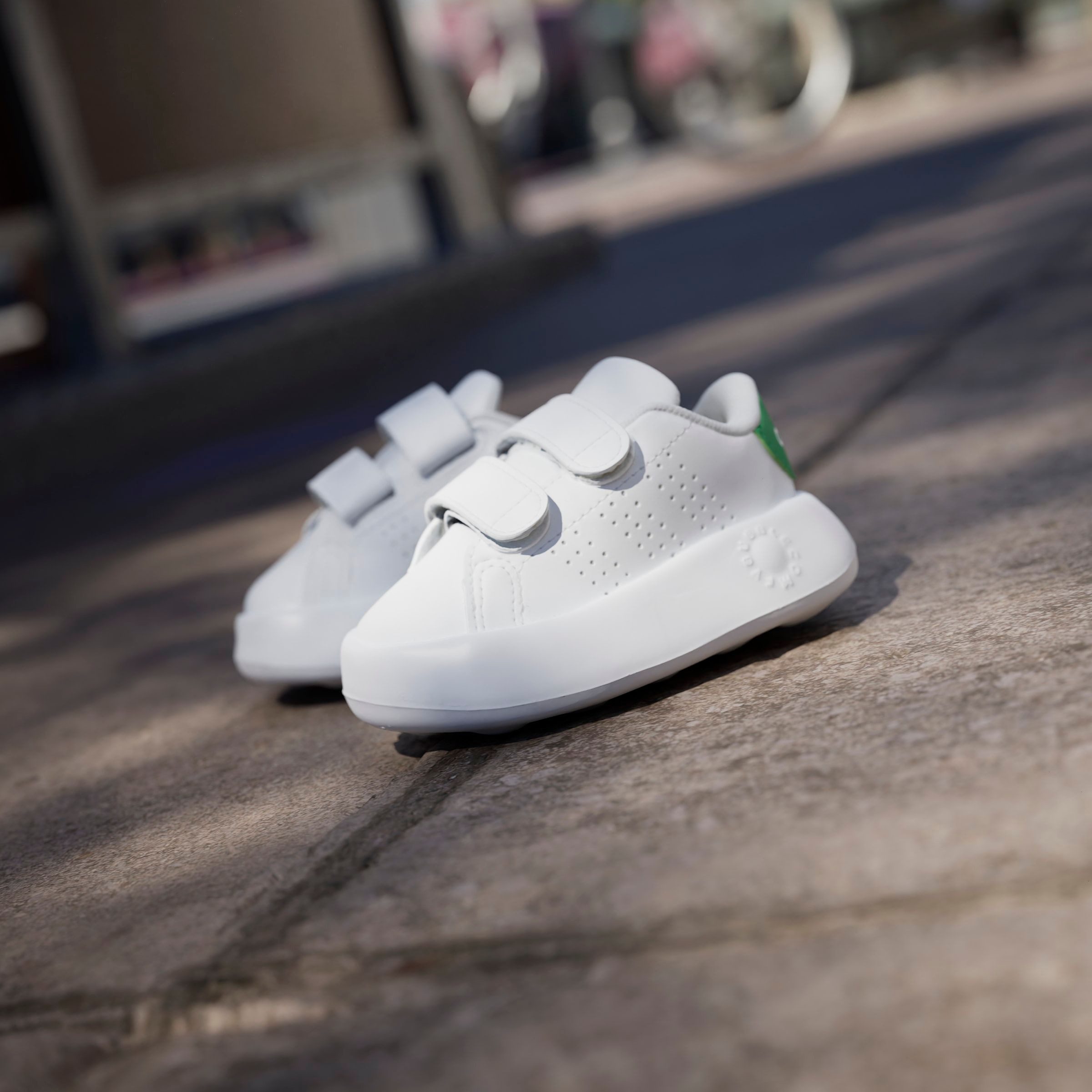 adidas Sportswear Klittenbandschoenen ADVANTAGE KIDS Ontwerp geïnspireerd door de adidas Stan Smith, voor kinderen
