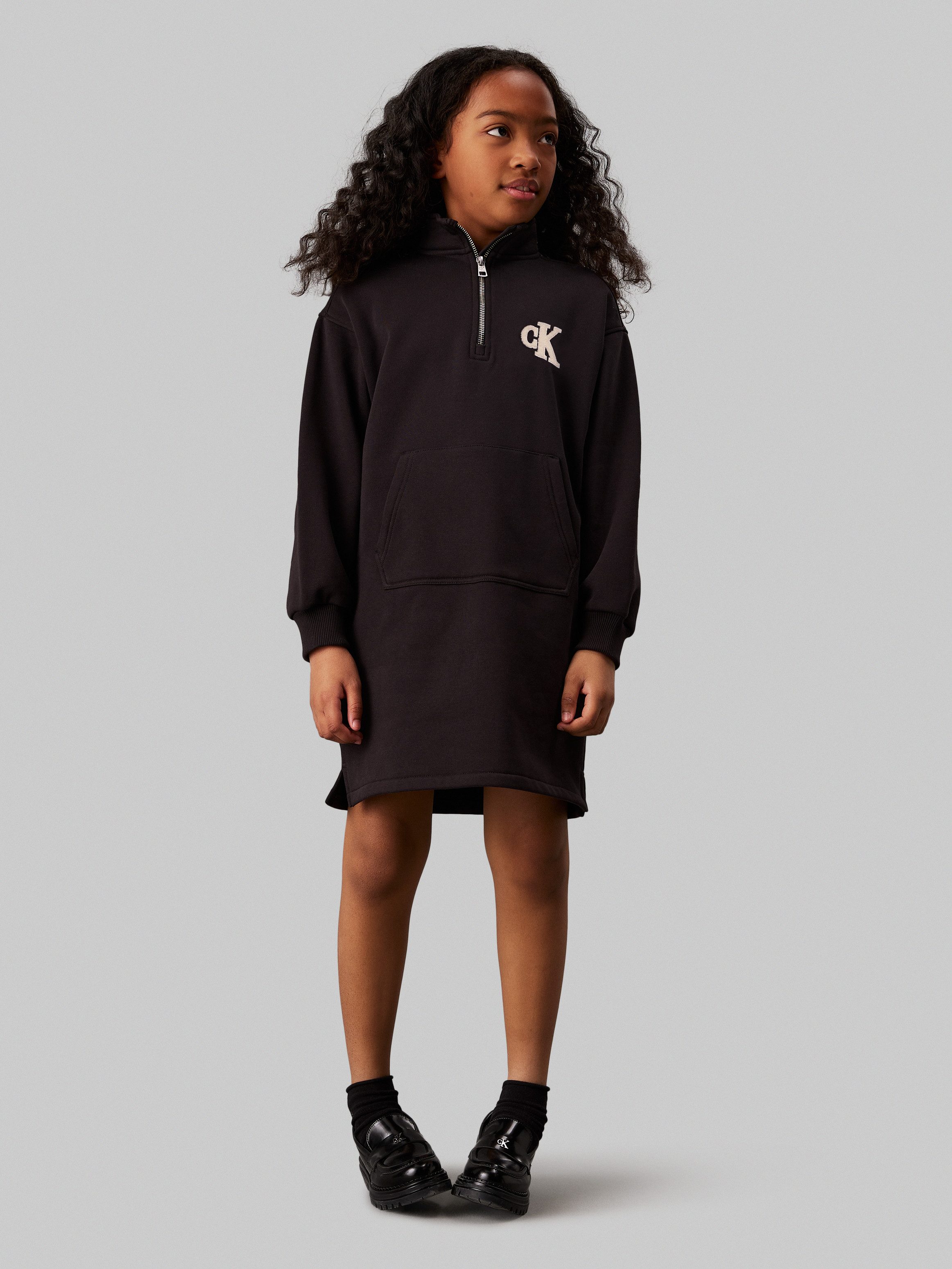 Calvin Klein Sweatjurk Teddy Monogram Zip Fleece Dress voor kinderen tot 16 jaar en met logo-patch